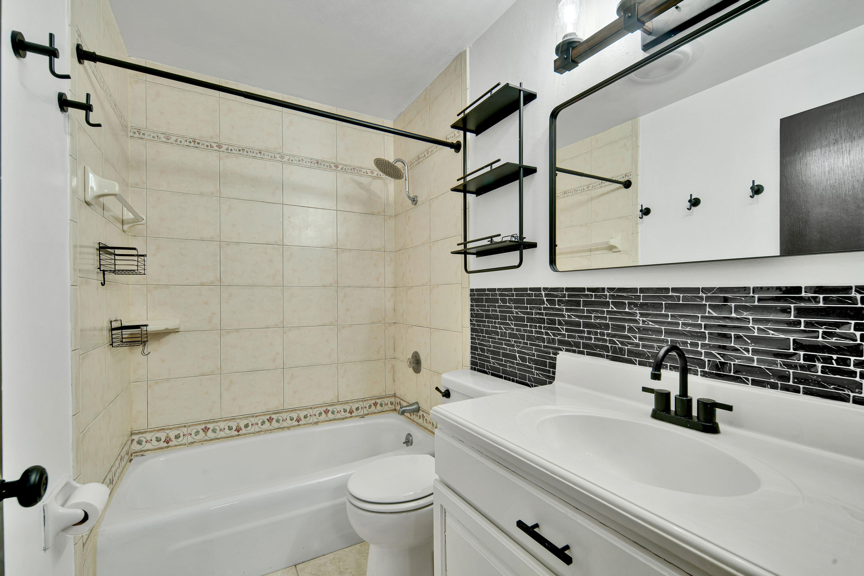 8560 W Waterford Ave Unit: 7