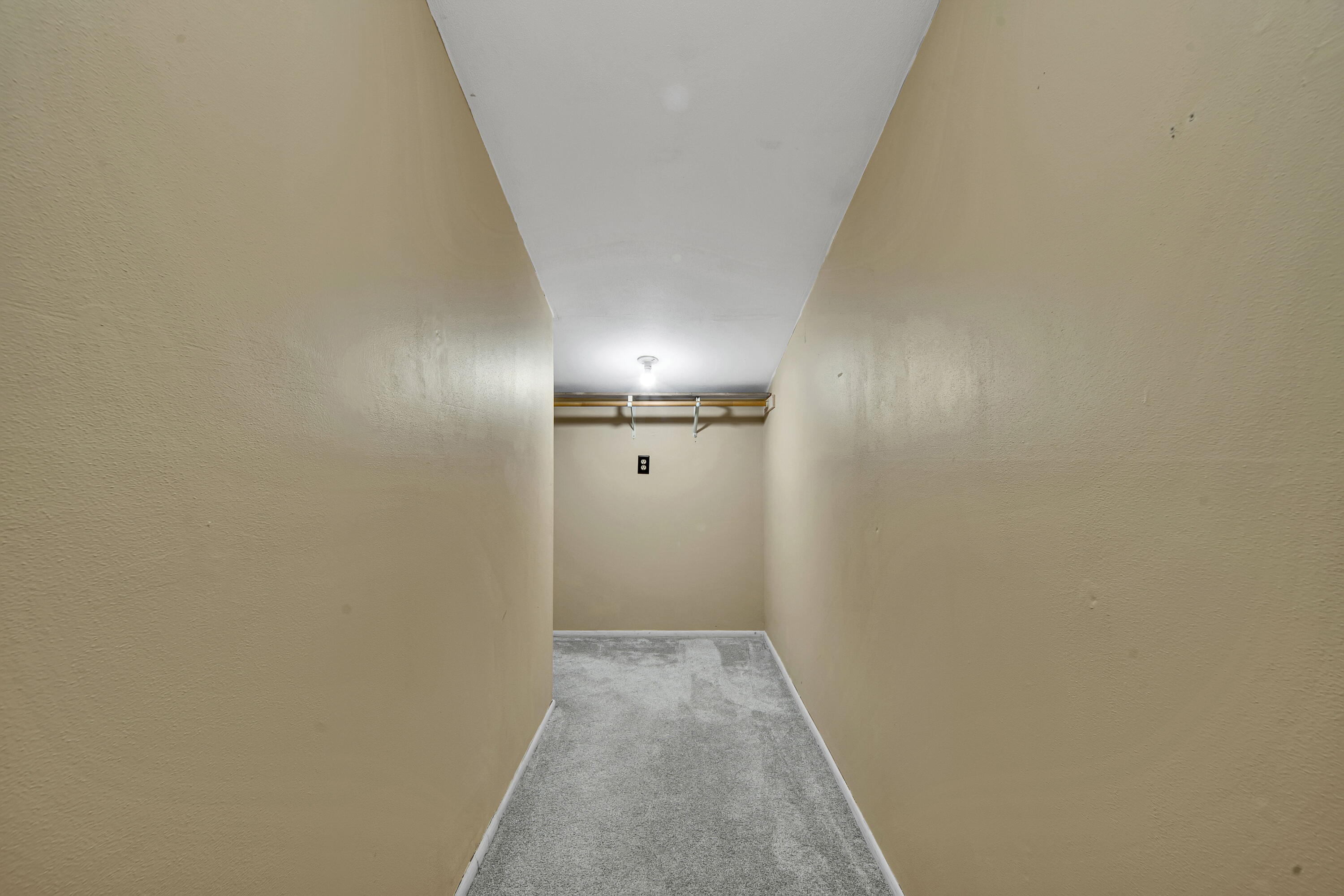 8560 W Waterford Ave Unit: 7