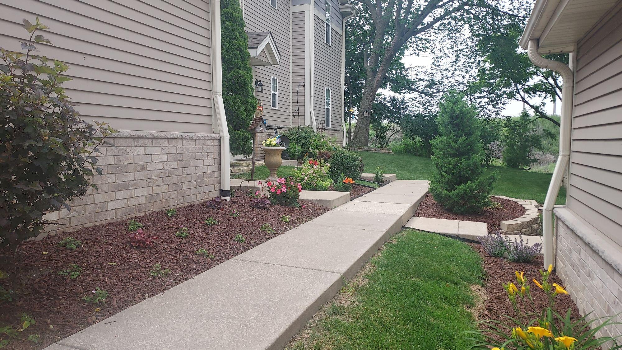 2672 Hidden Dr