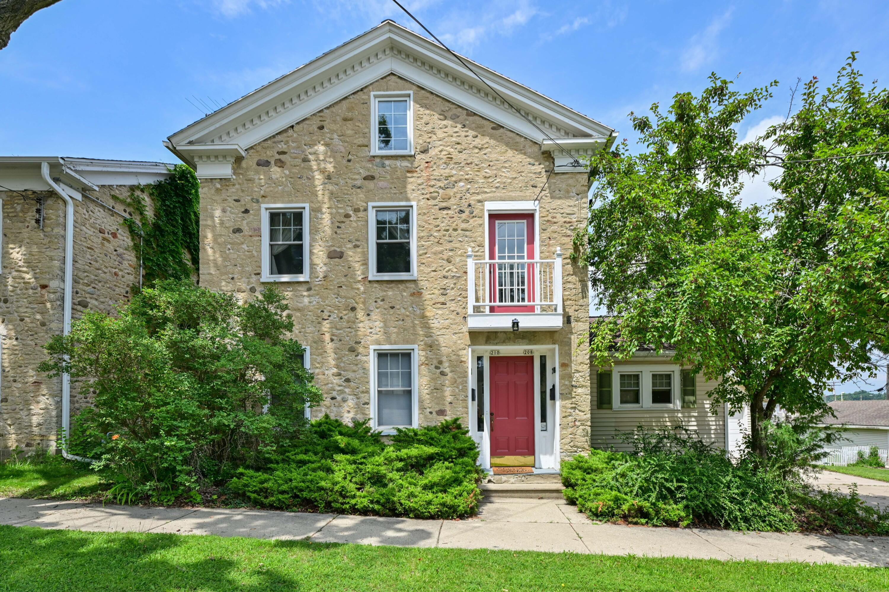 208 W Jefferson St Unit: 210