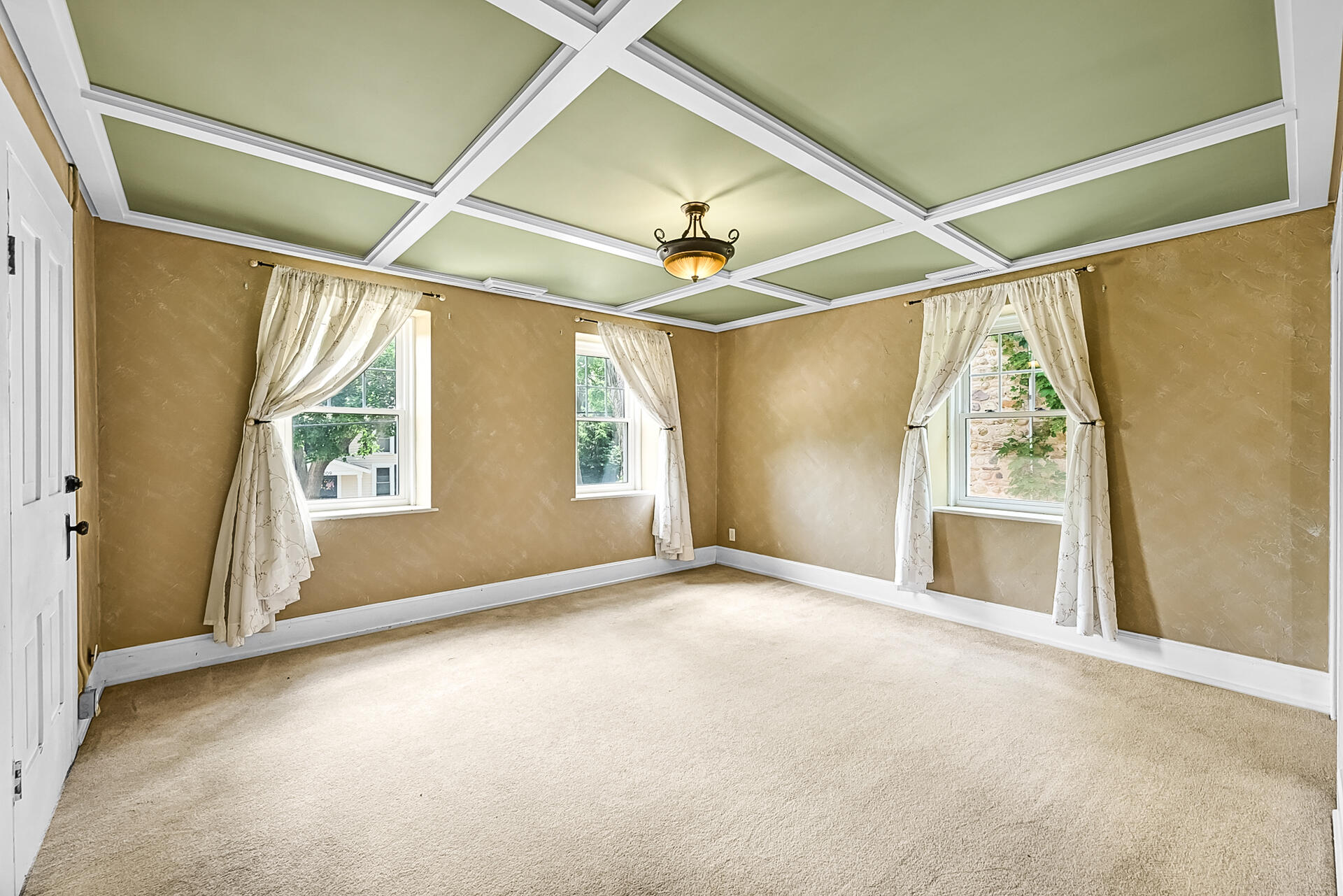 208 W Jefferson St Unit: 210