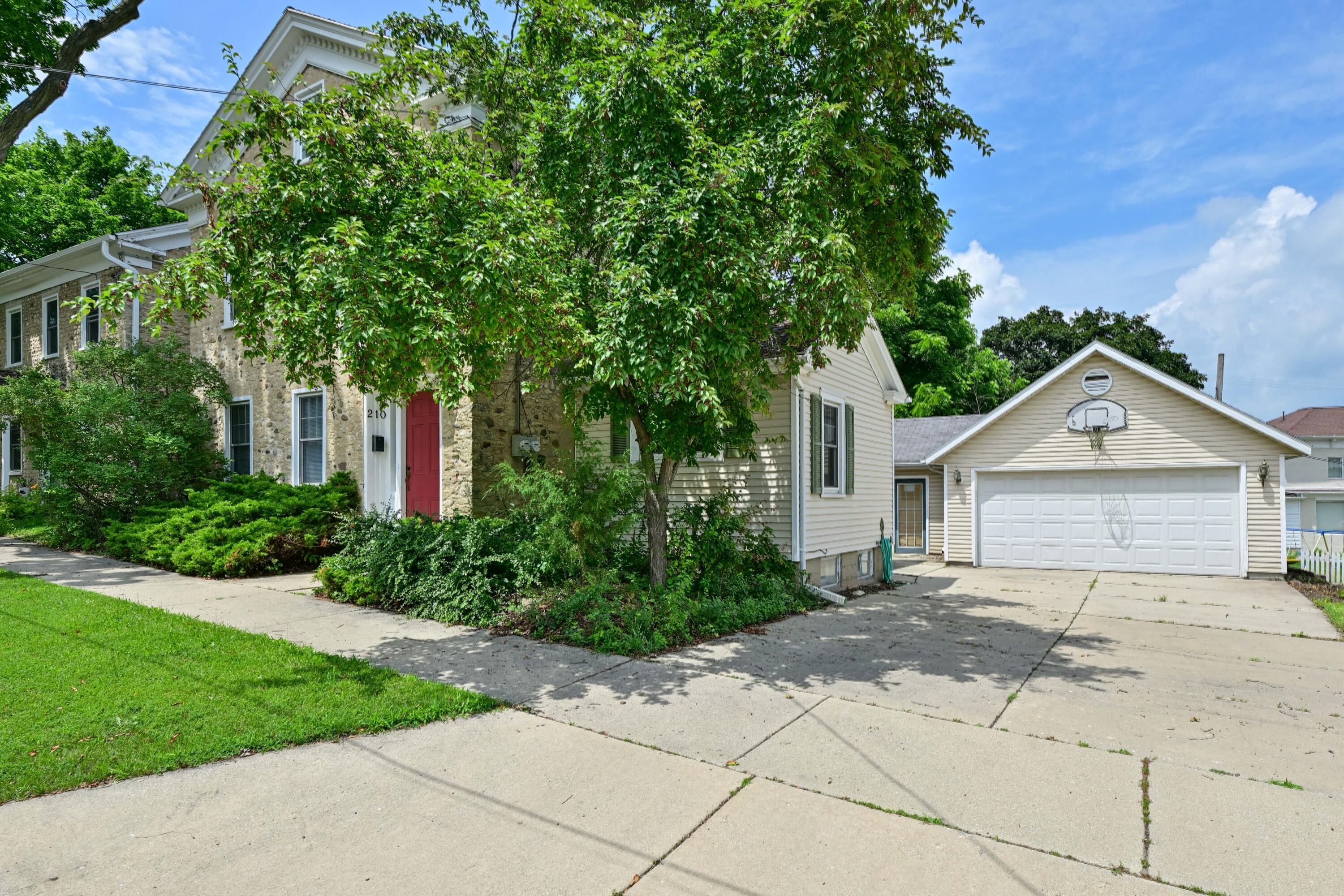 208 W Jefferson St Unit: 210