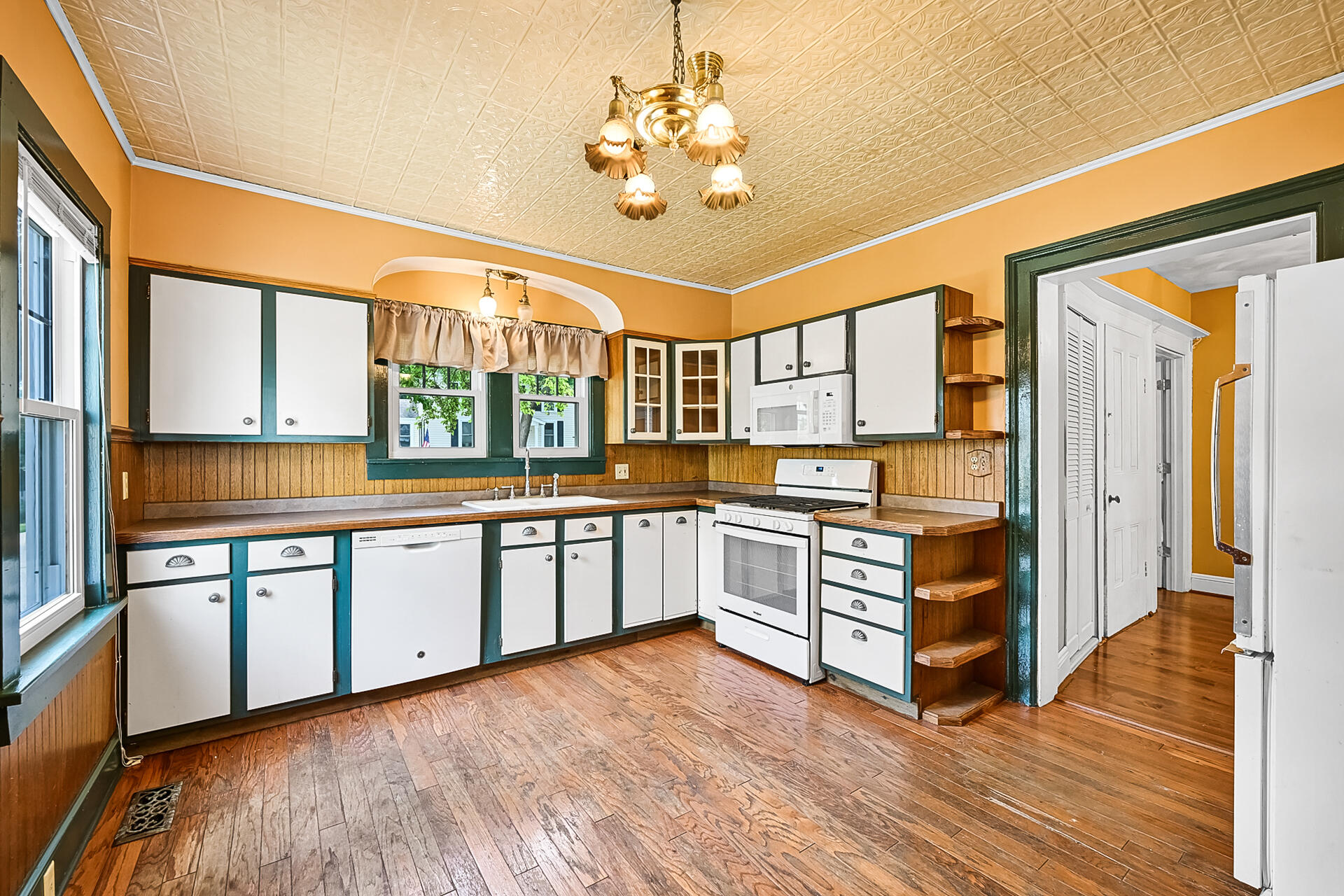 208 W Jefferson St Unit: 210