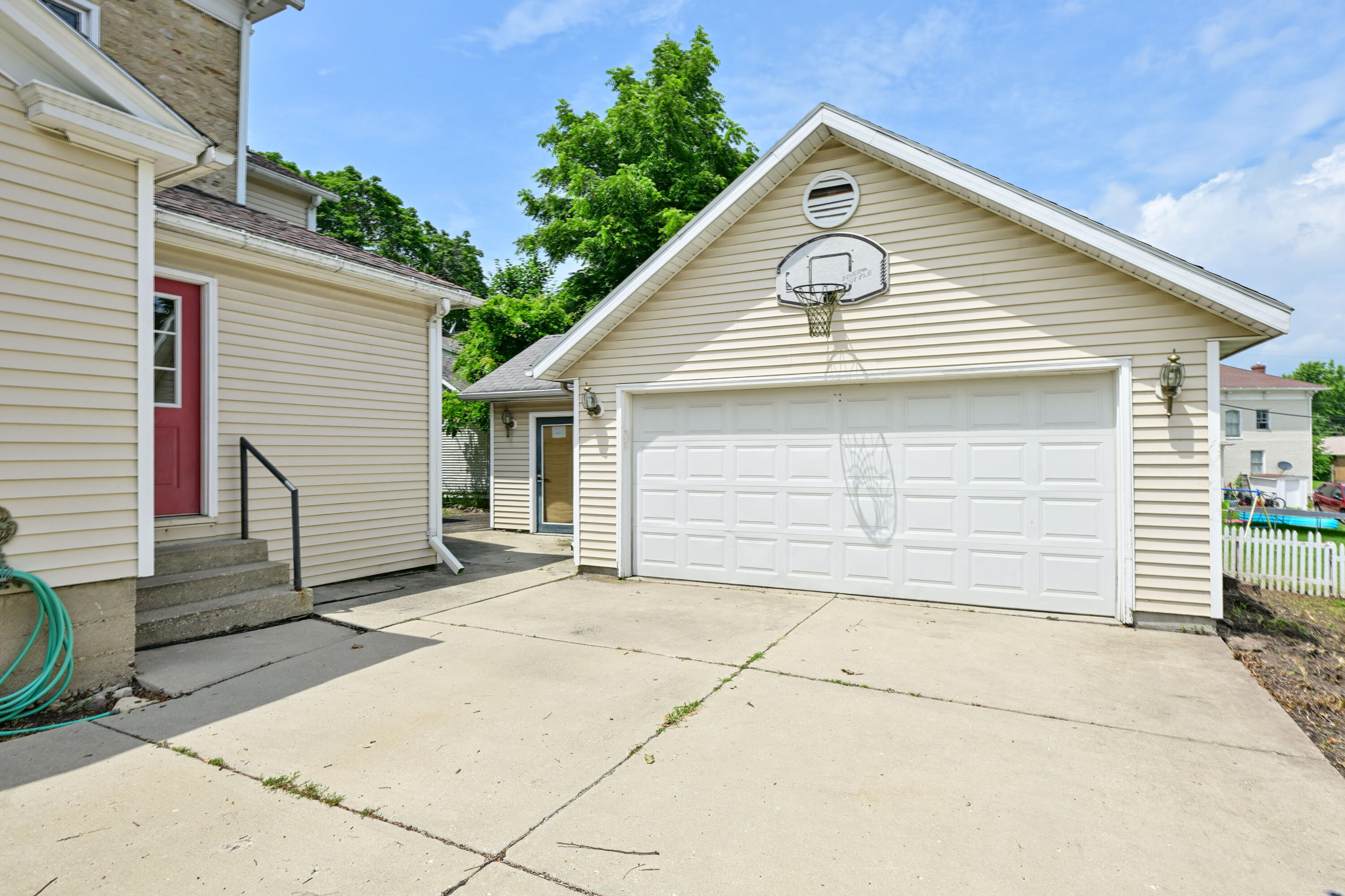 208 W Jefferson St Unit: 210