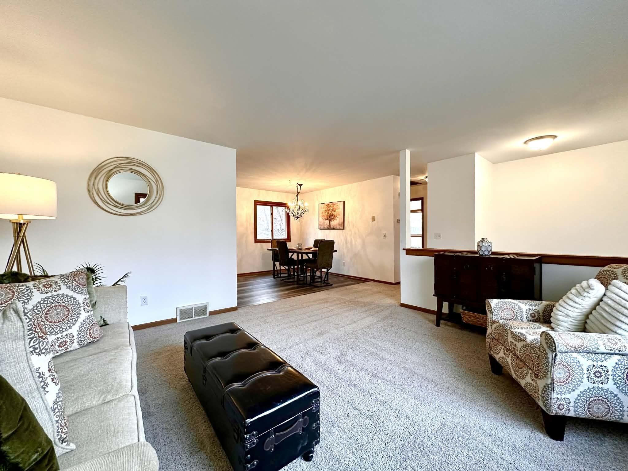 29933 Greenleaf Dr