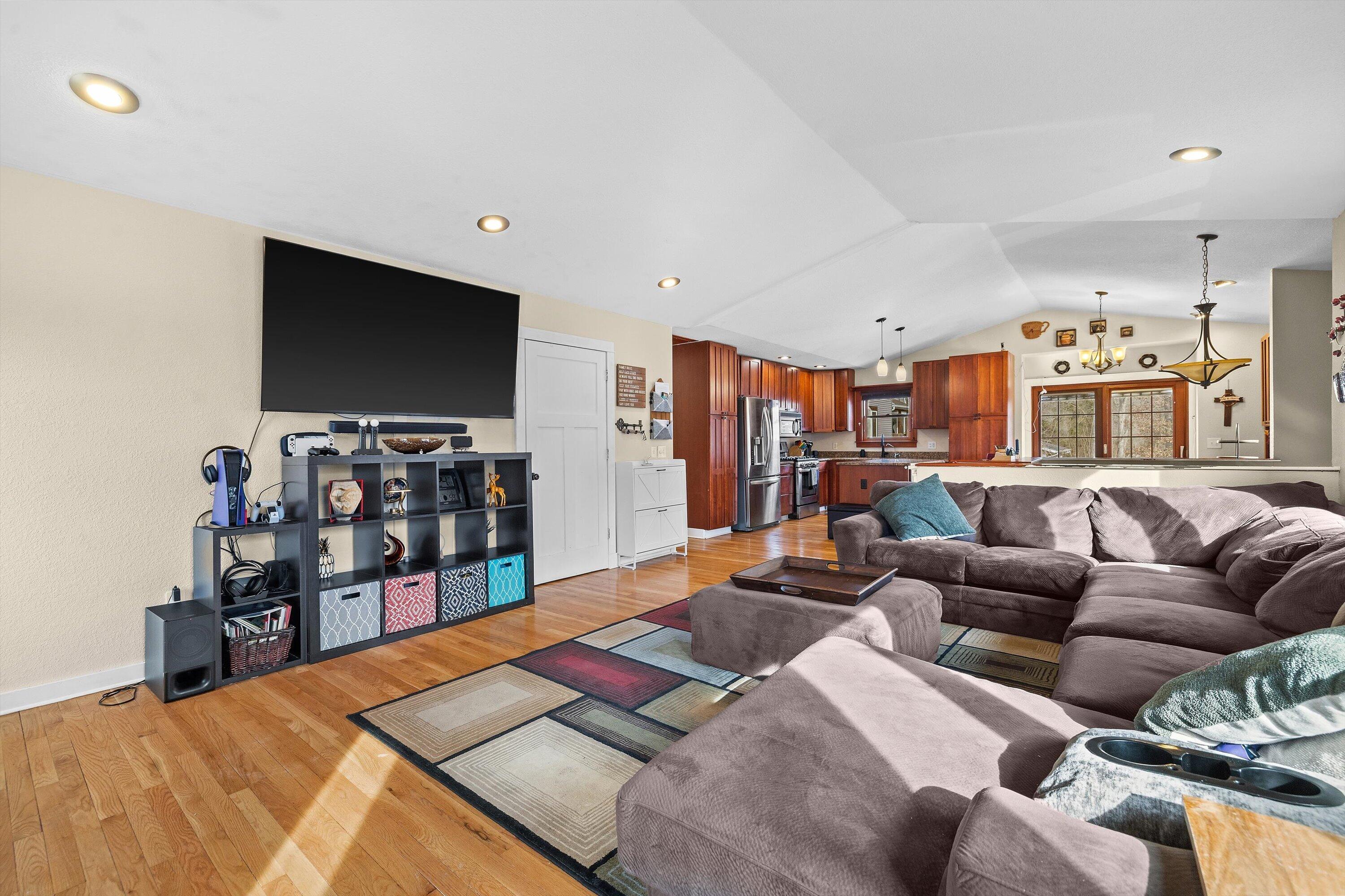 29944 Greenleaf Dr