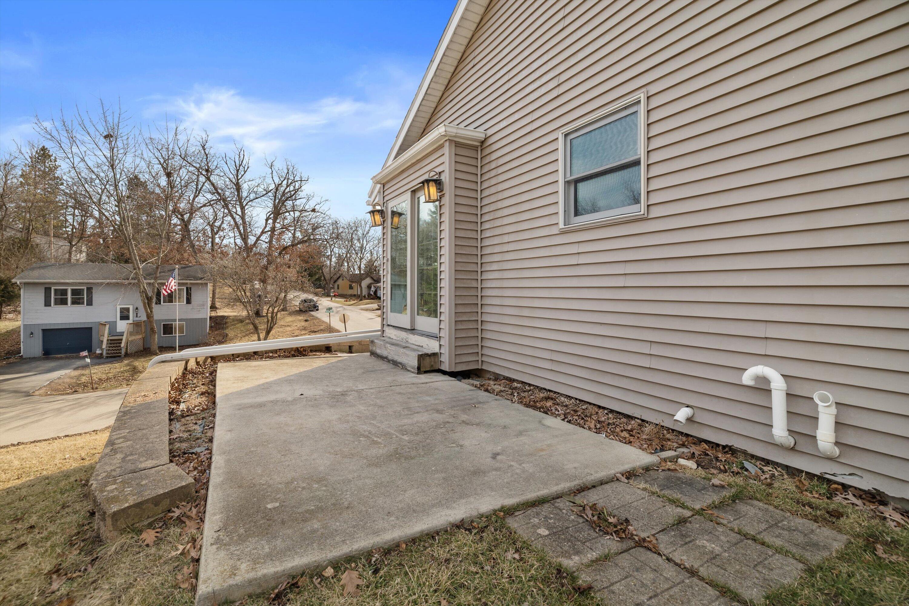 29944 Greenleaf Dr