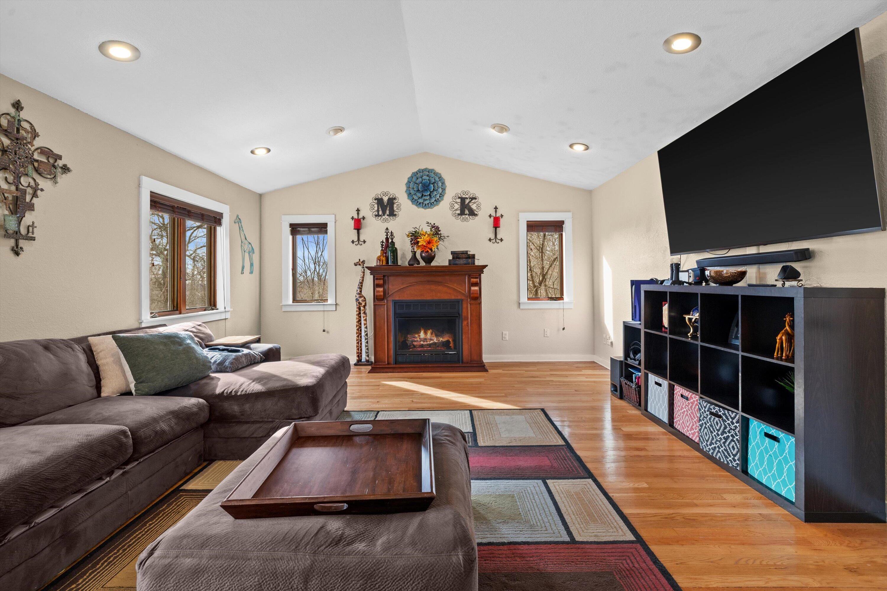 29944 Greenleaf Dr