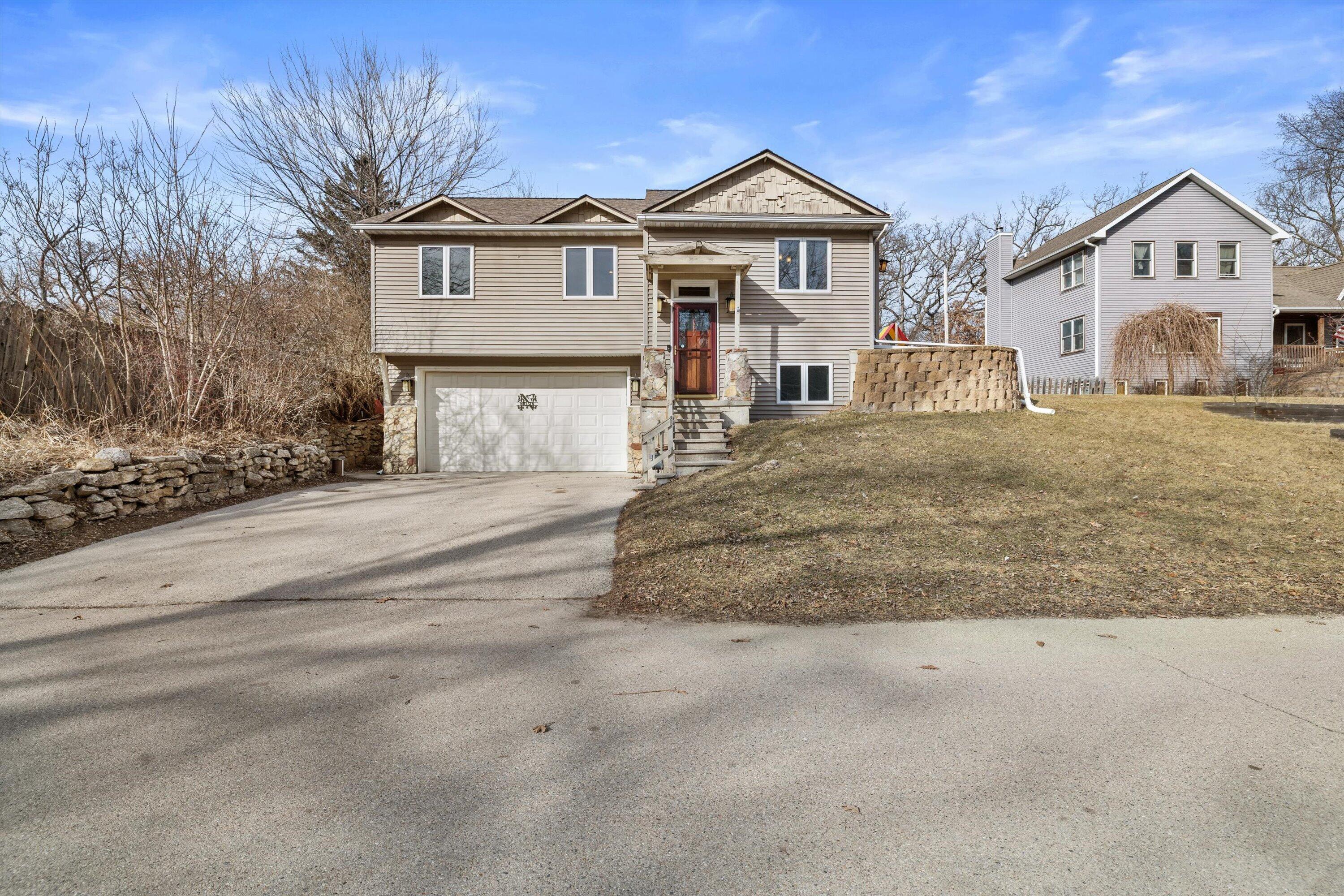 29944 Greenleaf Dr