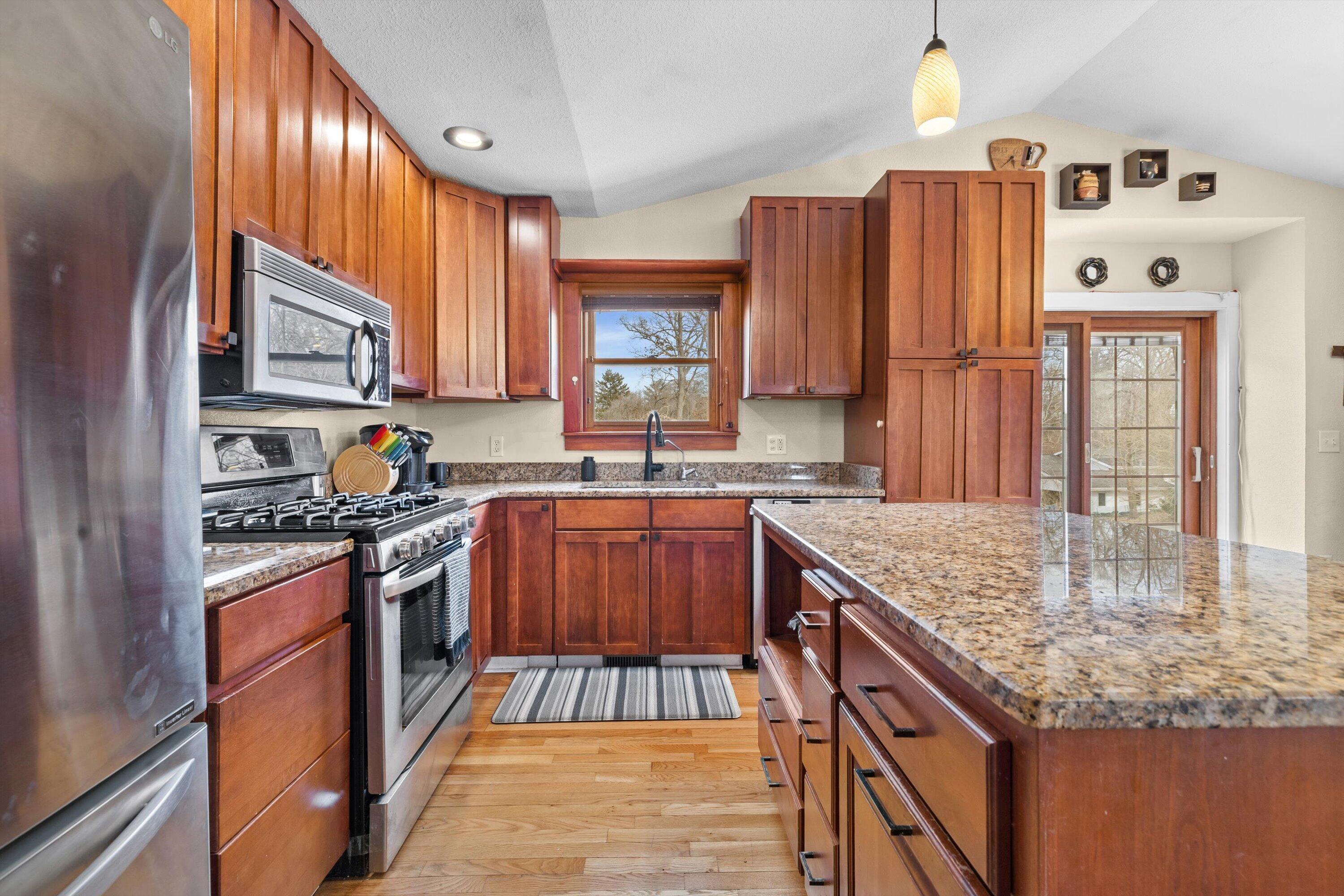 29944 Greenleaf Dr