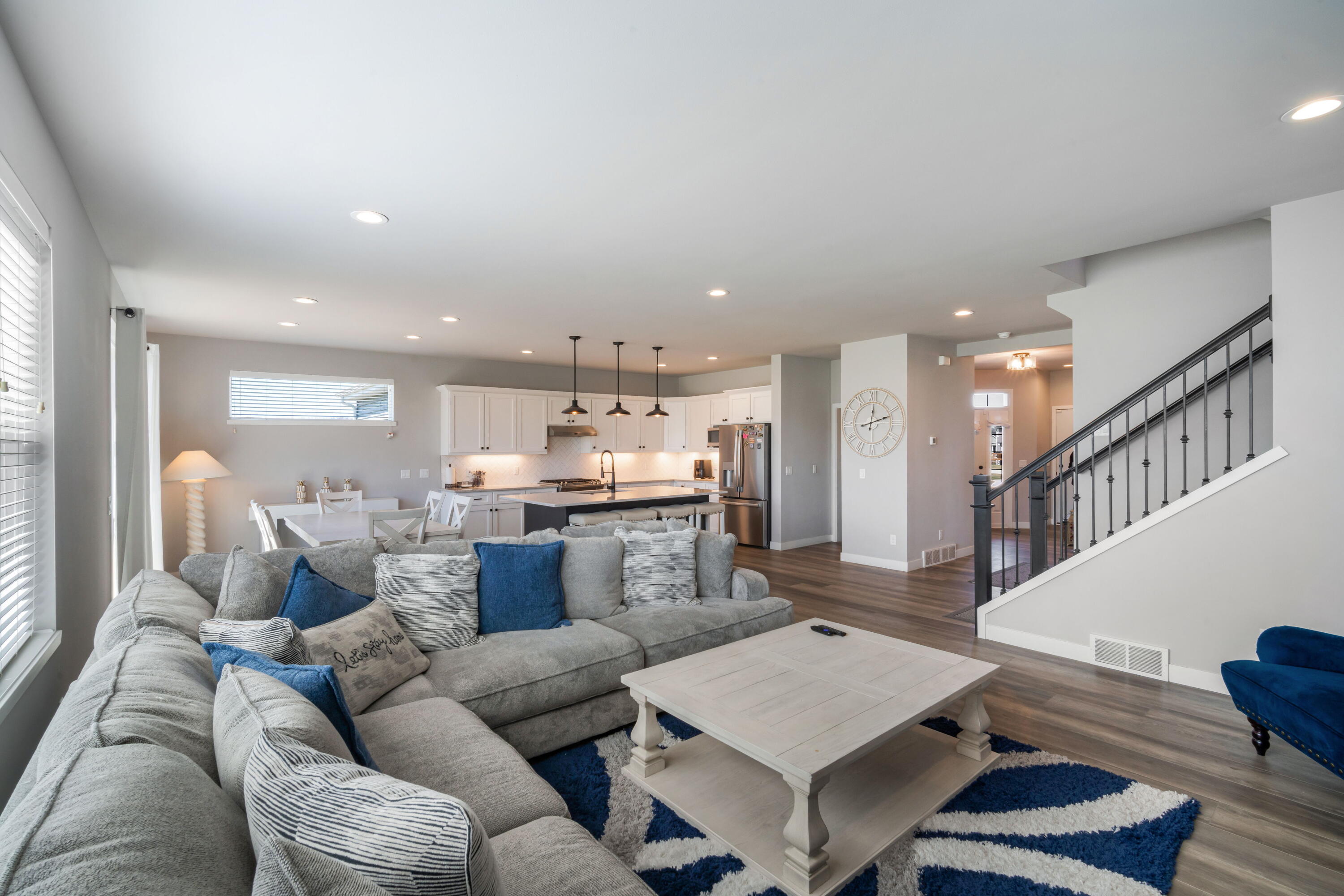 W148N10450 Blackbird Pt