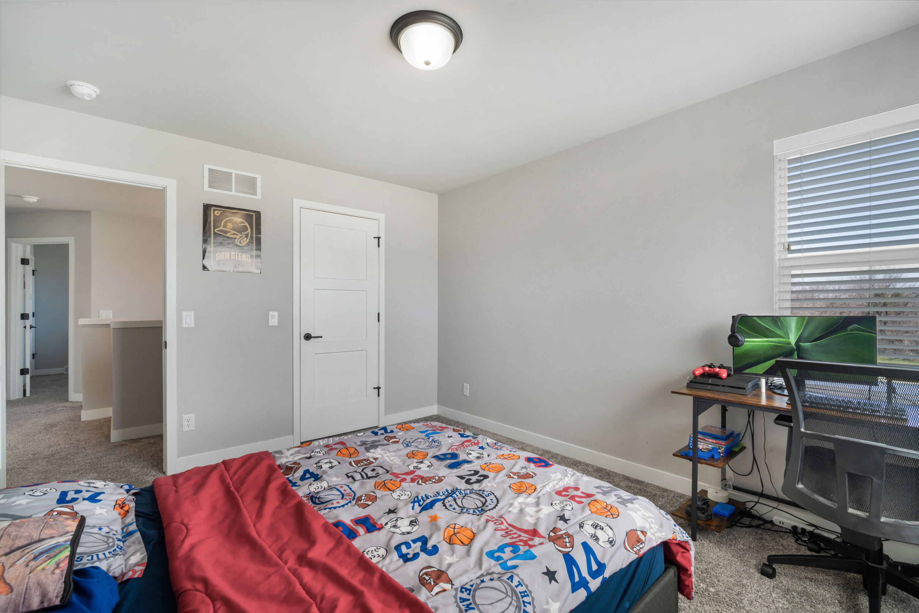 W148N10450 Blackbird Pt