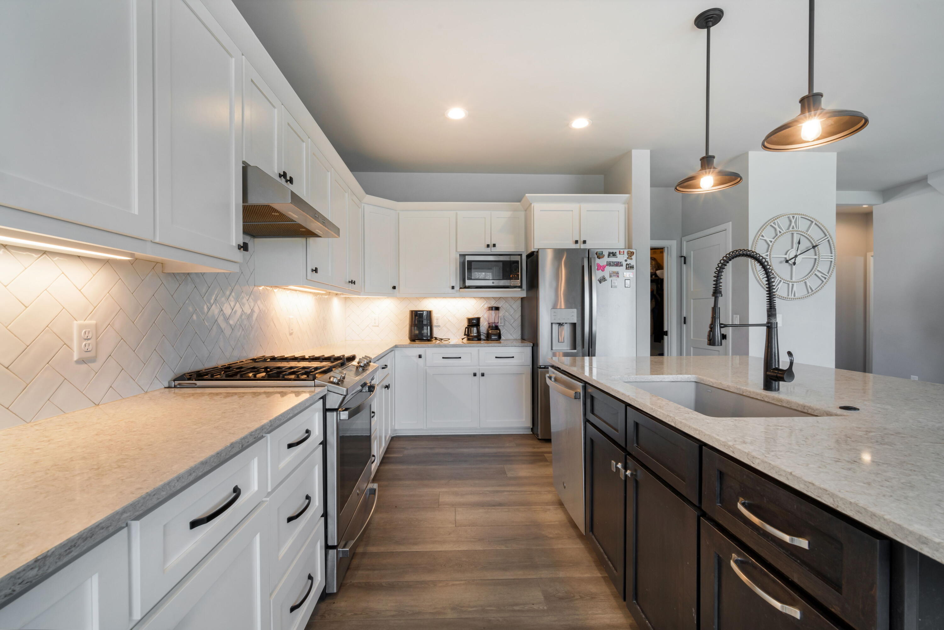 W148N10450 Blackbird Pt