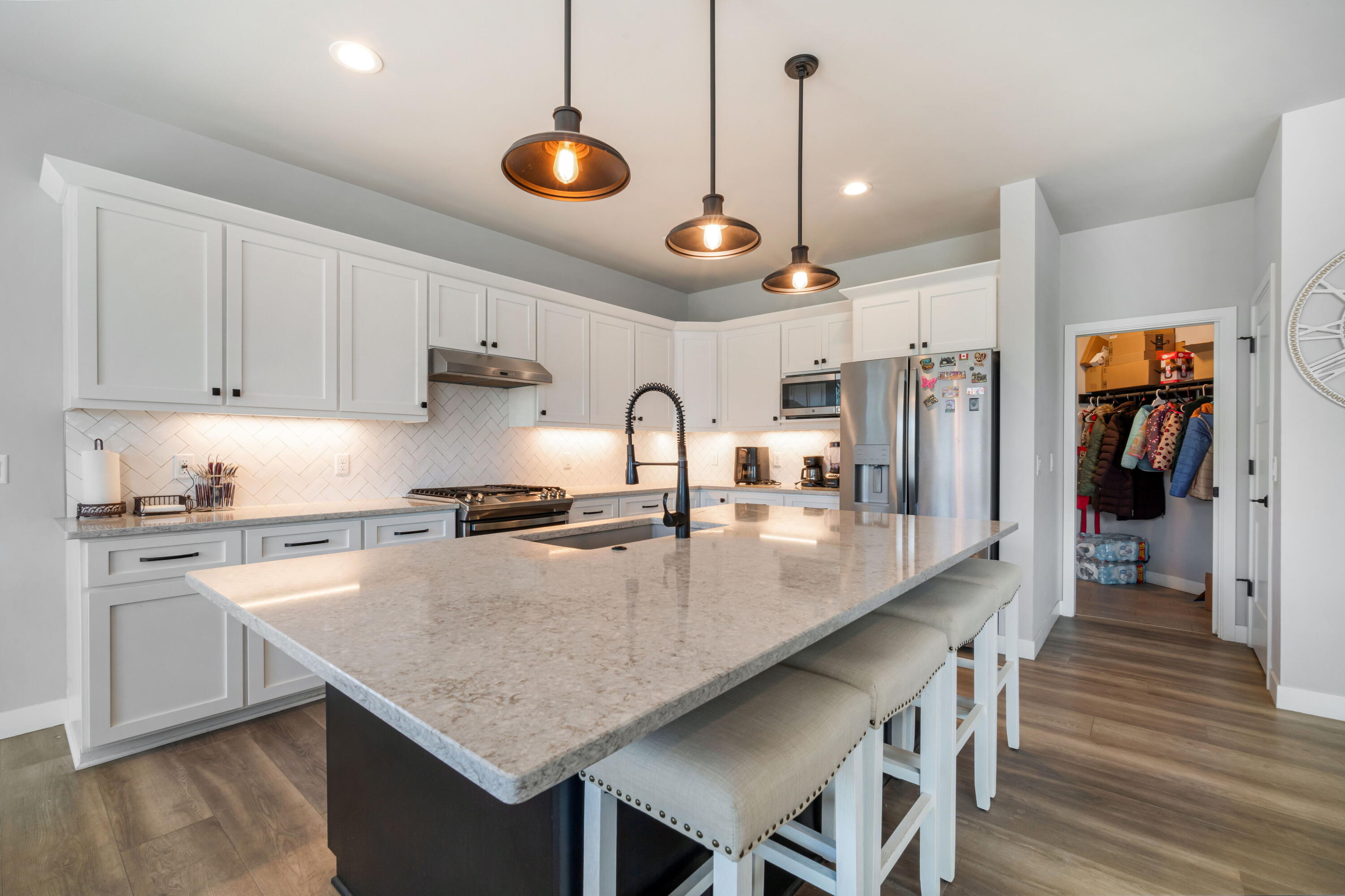 W148N10450 Blackbird Pt