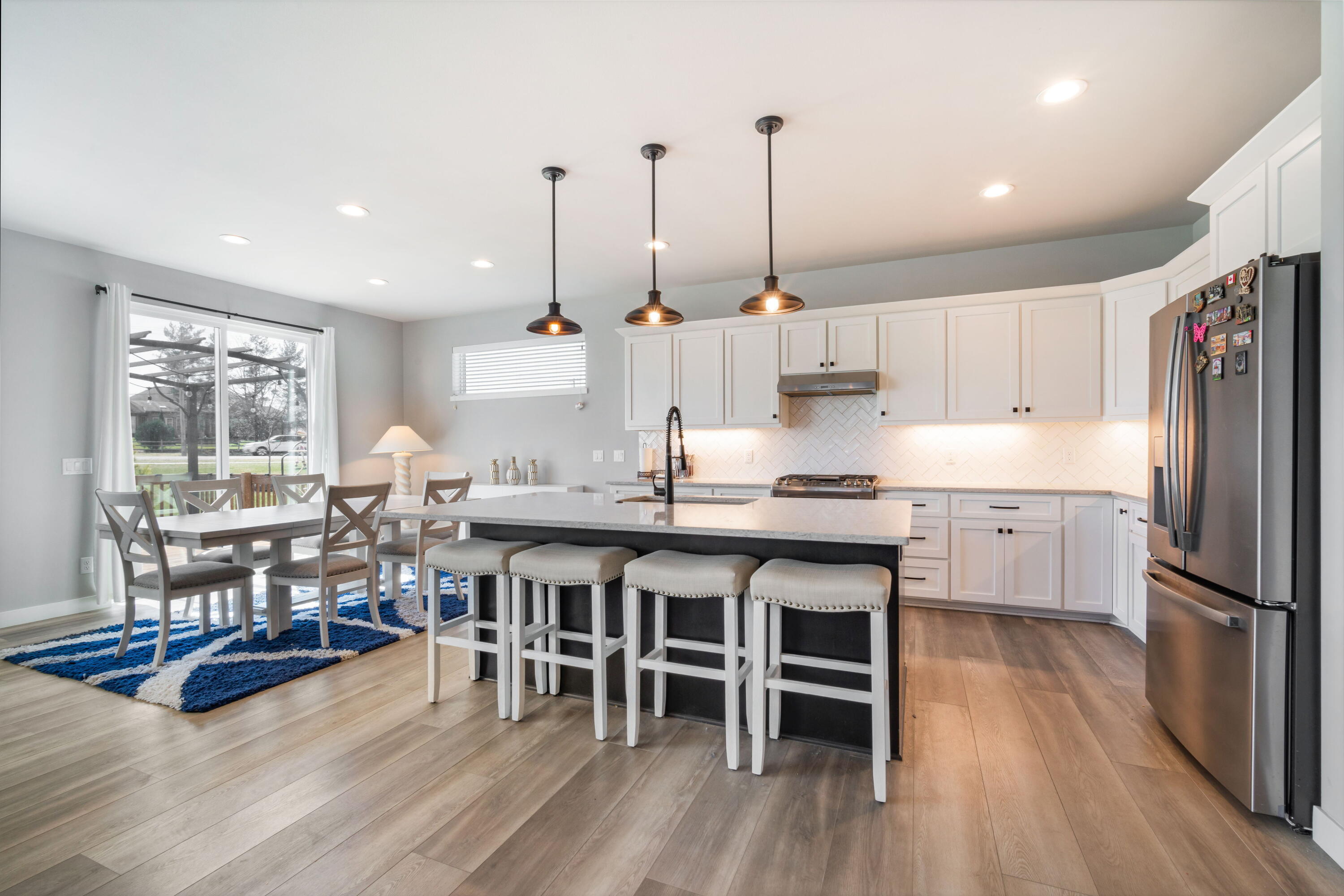 W148N10450 Blackbird Pt