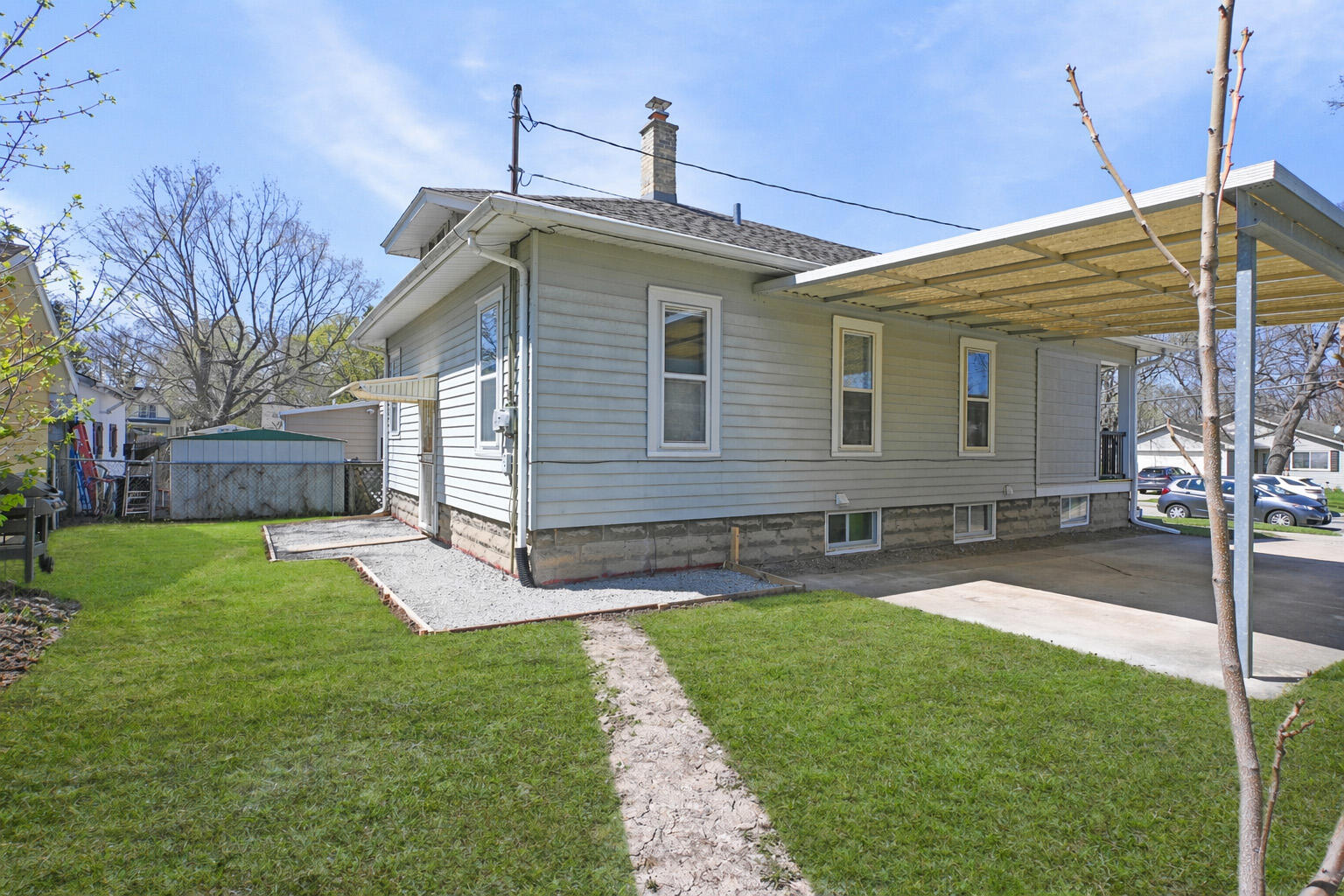 412 McDowell St