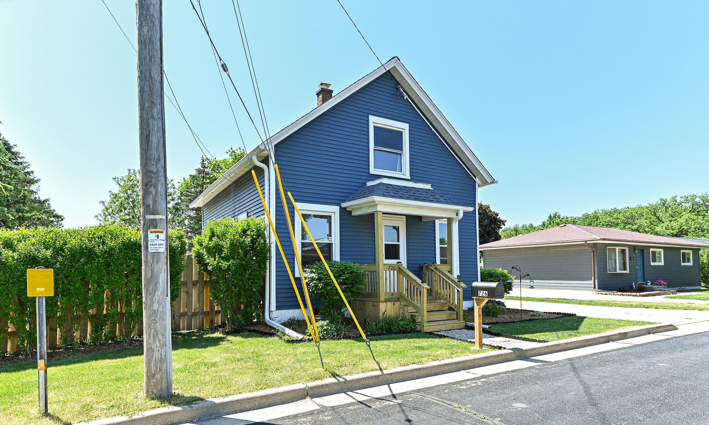 726 High St