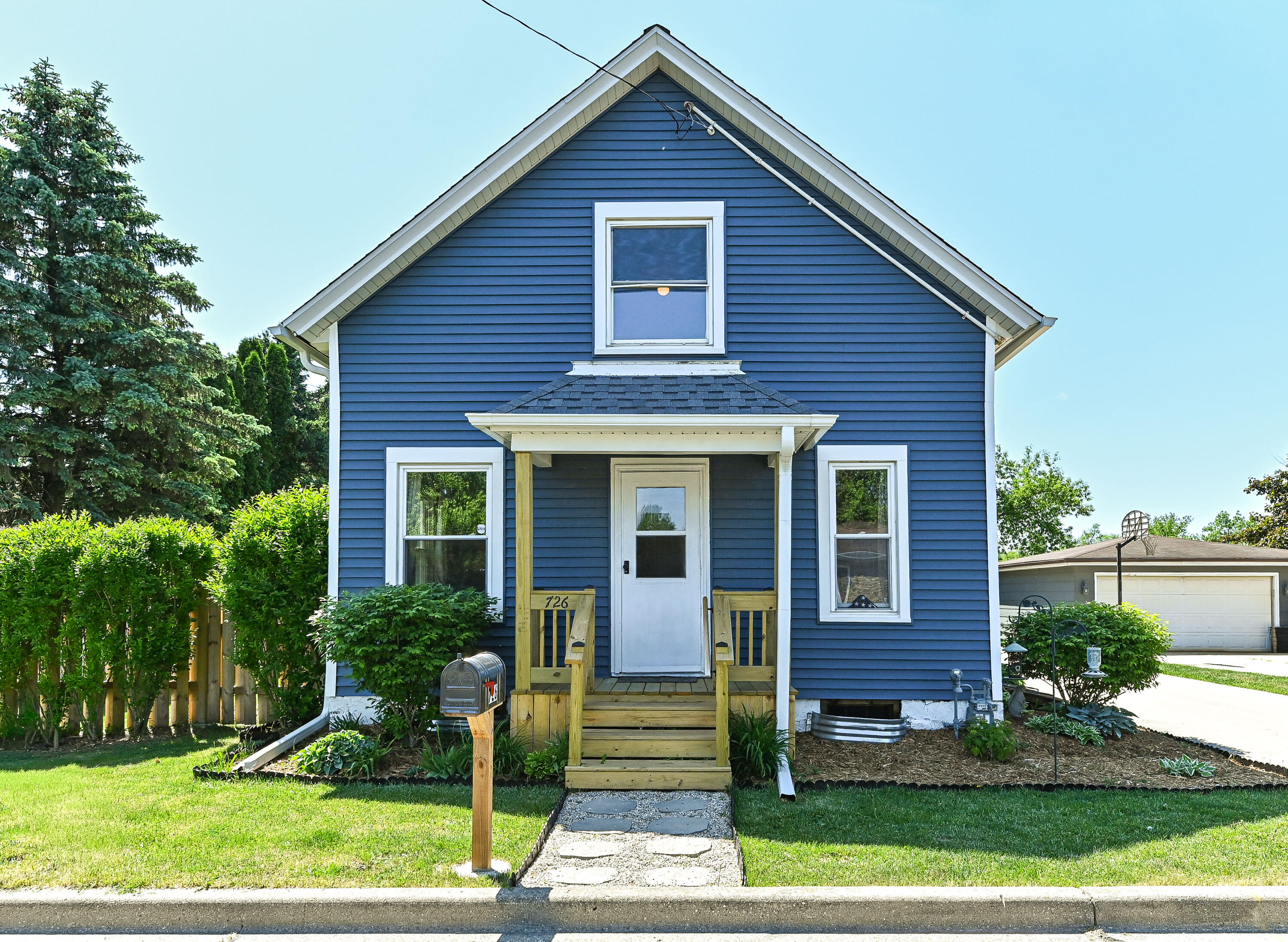726 High St