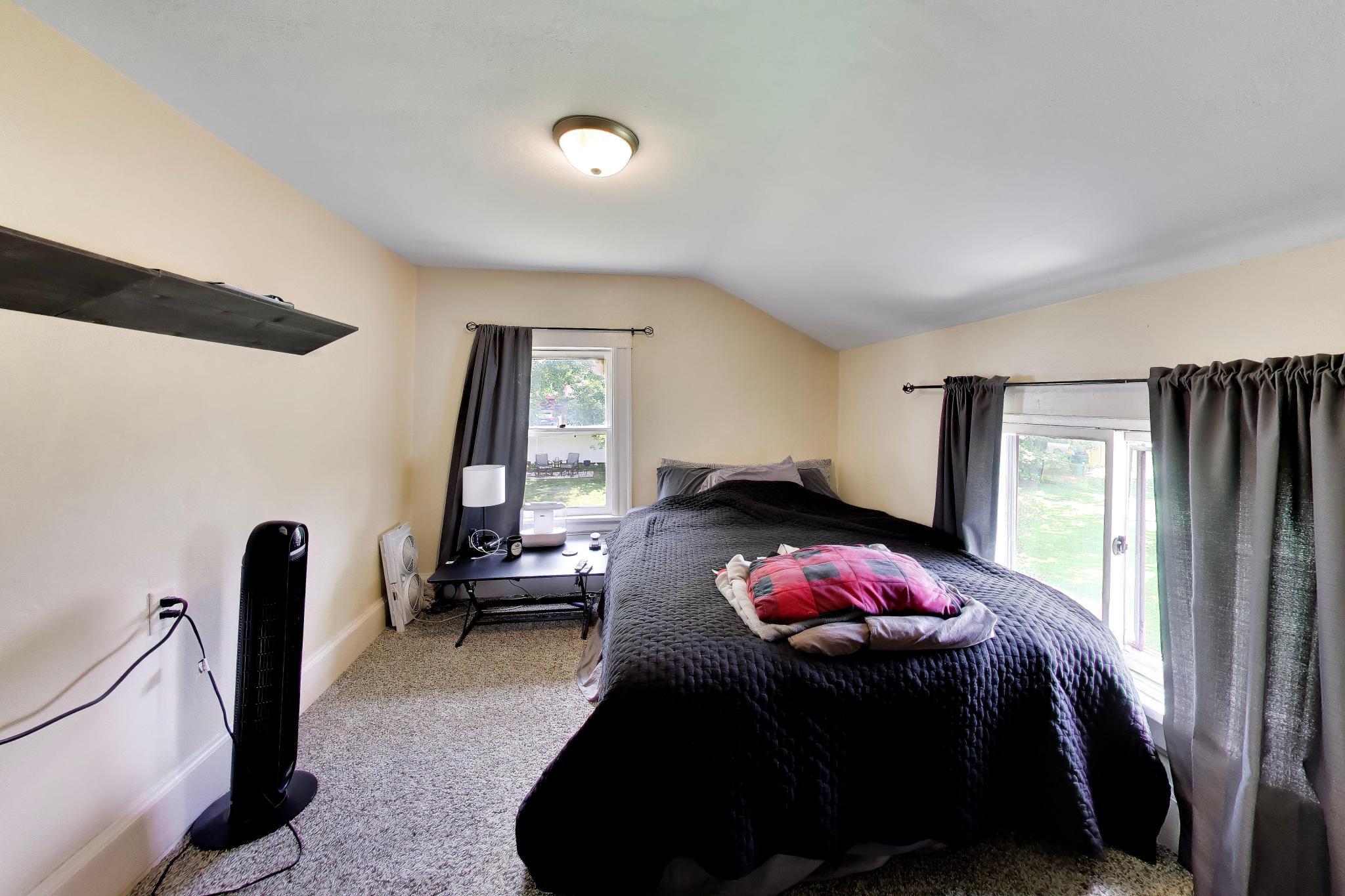 1207 Vine St, 1209