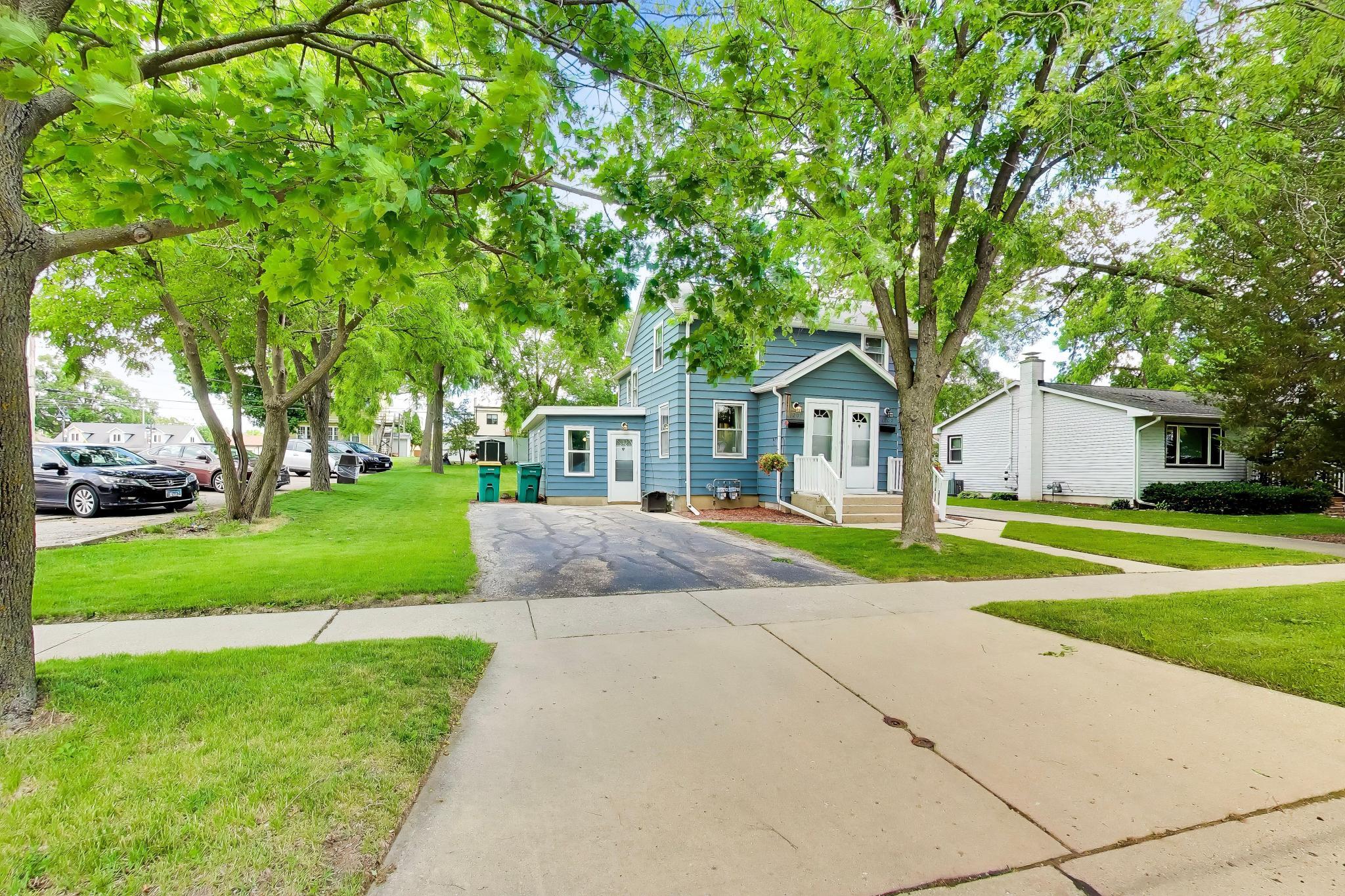 1207 Vine St, 1209