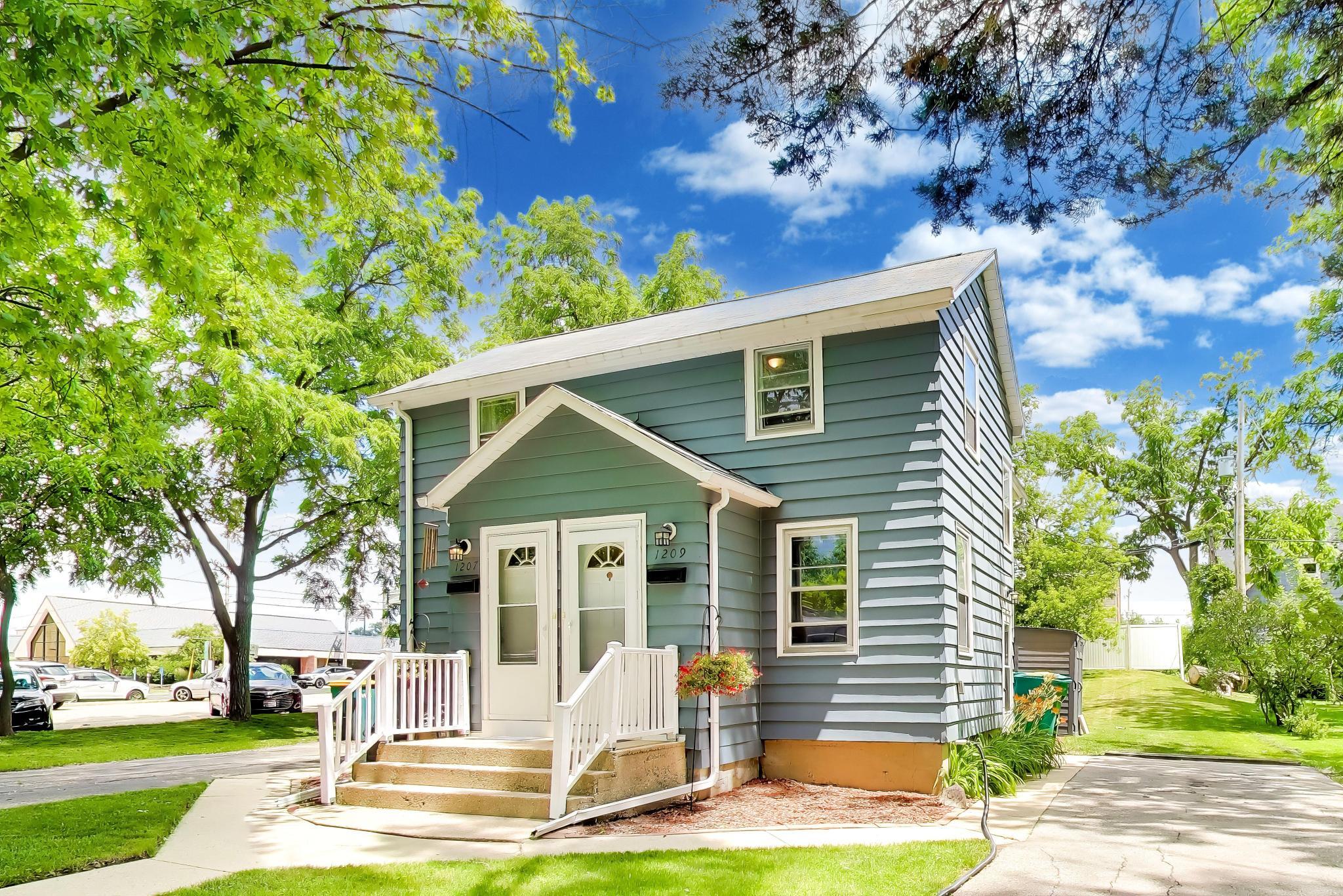 1207 Vine St, 1209