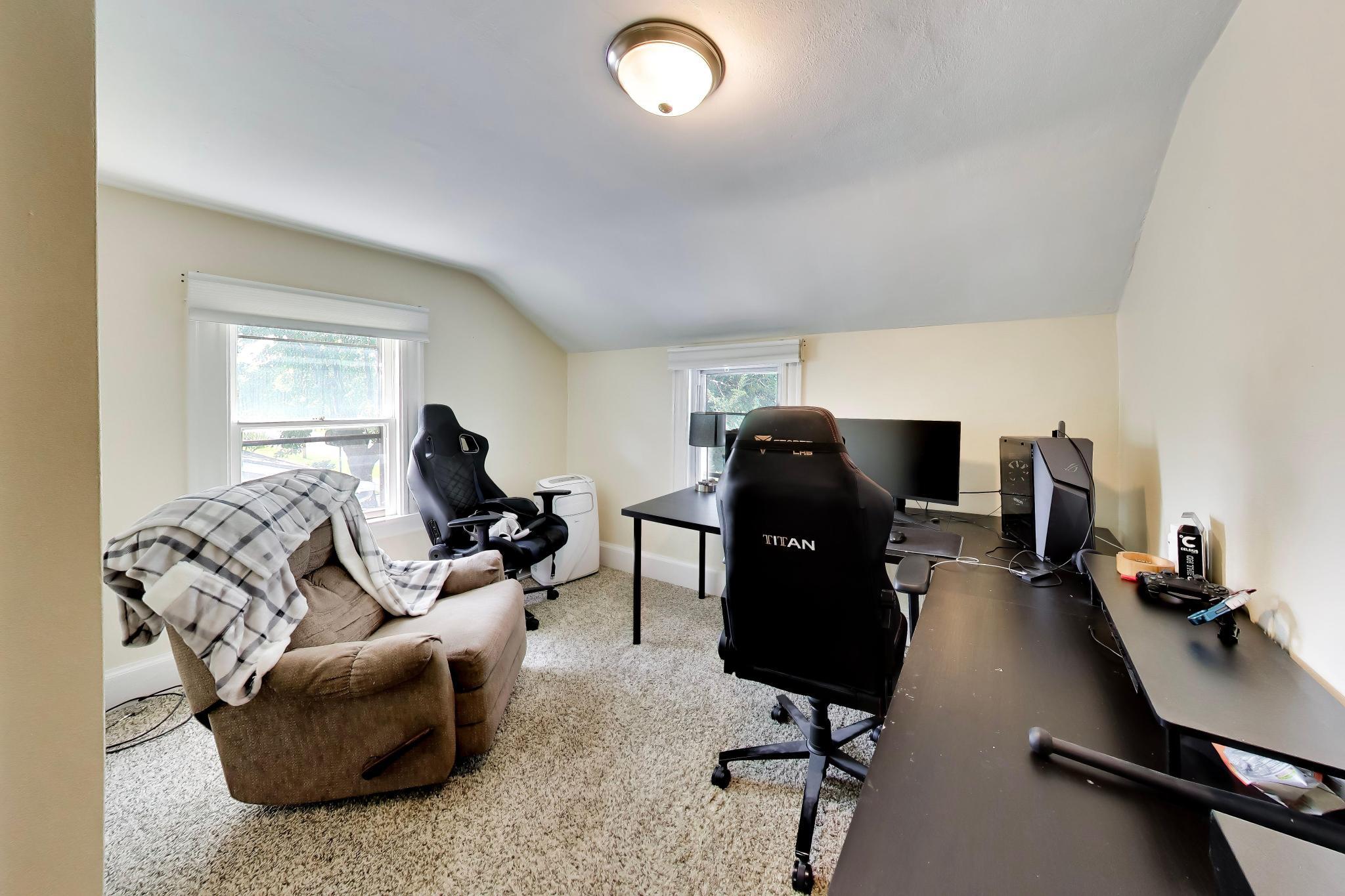 1207 Vine St, 1209