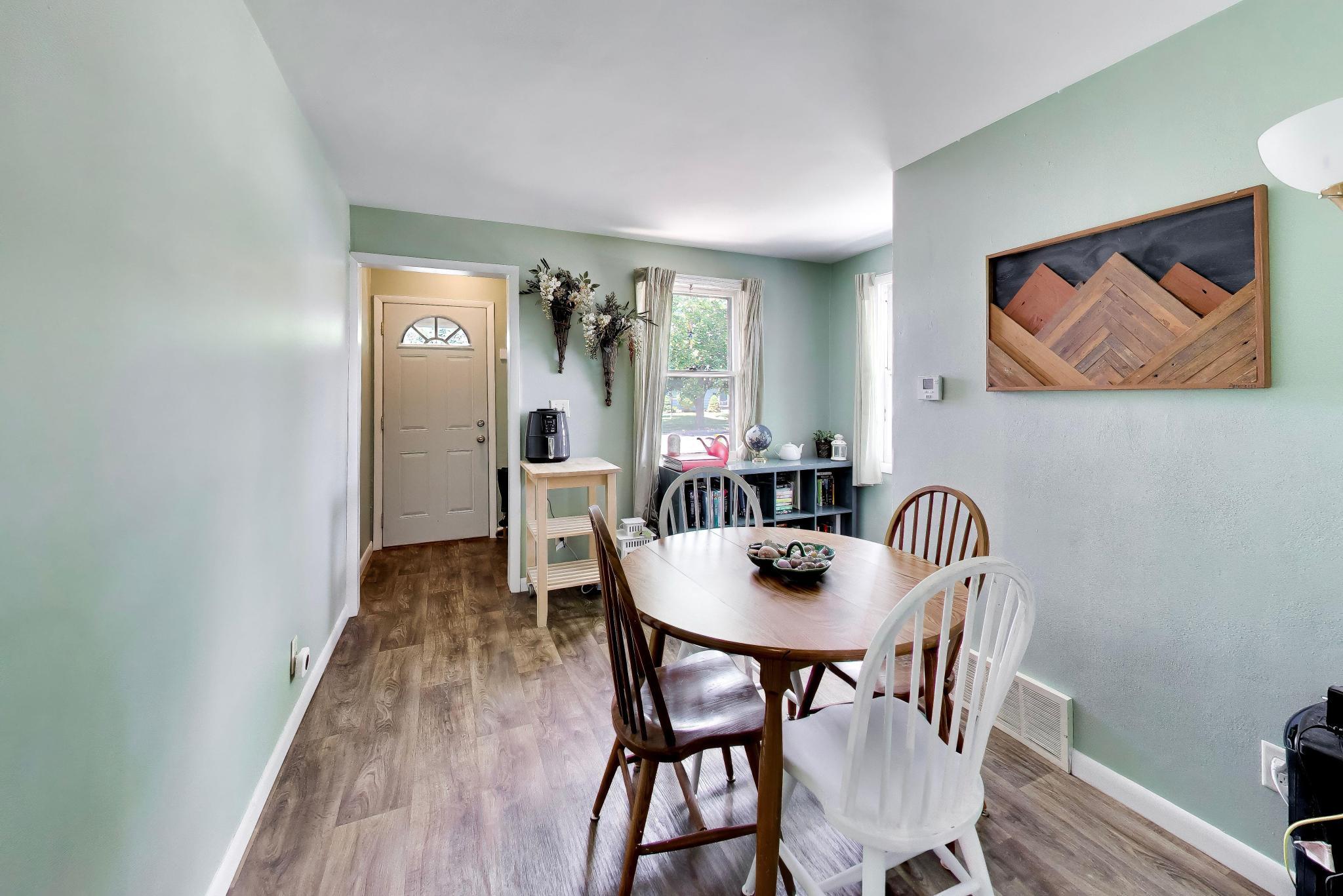 1207 Vine St, 1209