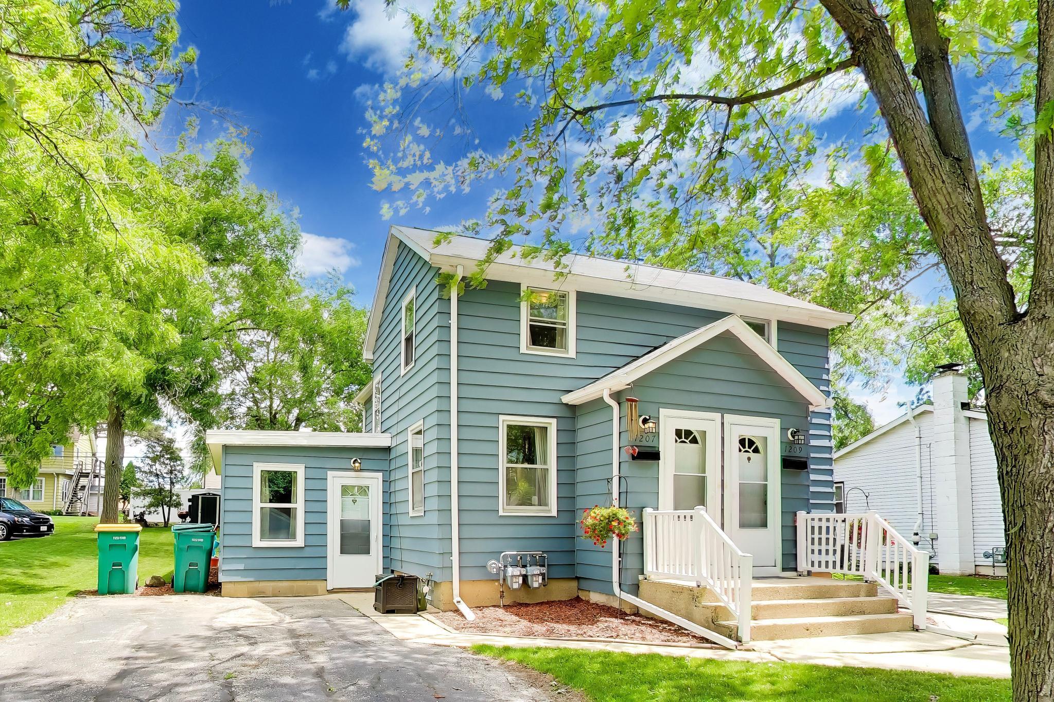 1207 Vine St, 1209