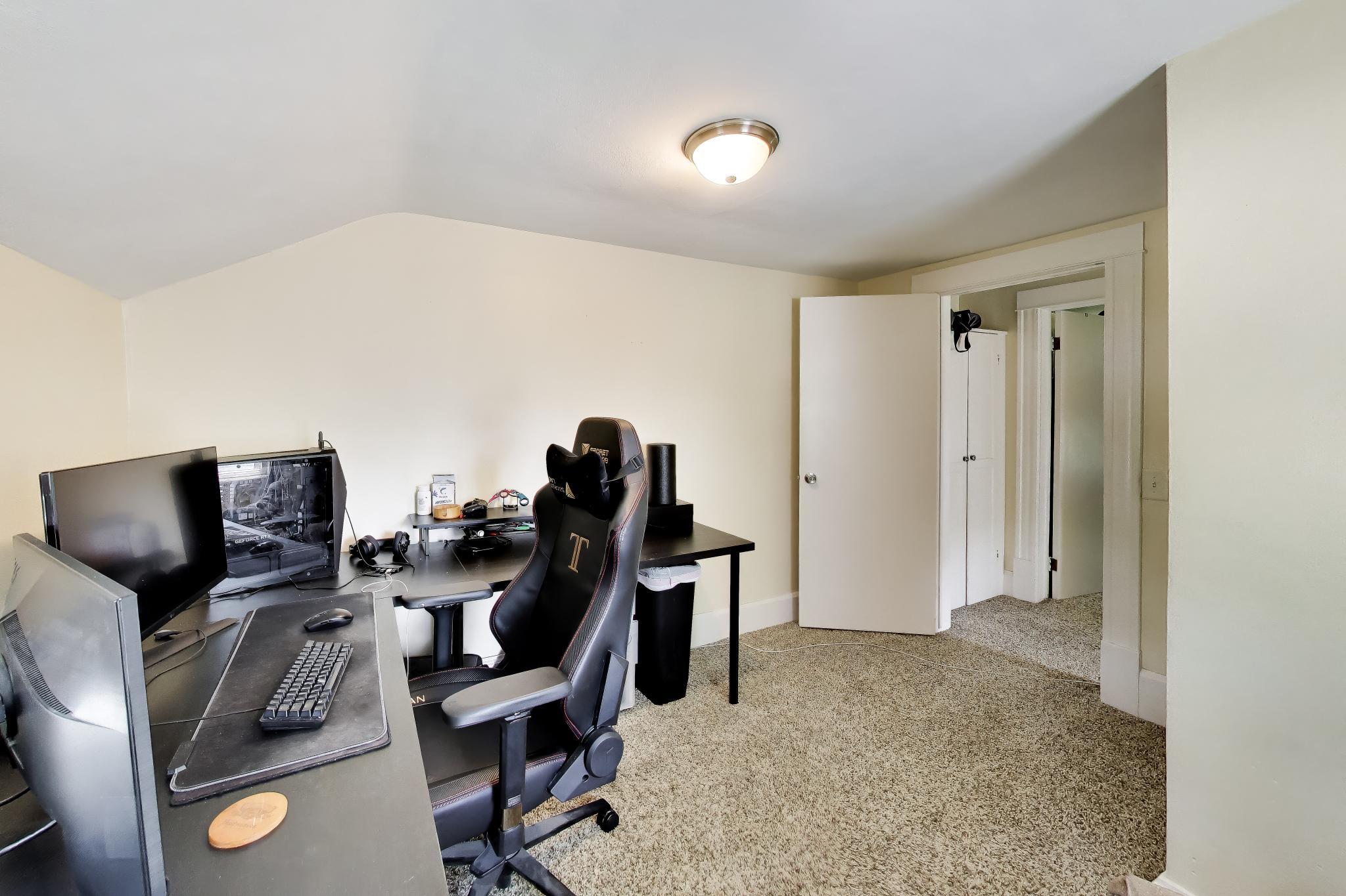 1207 Vine St, 1209
