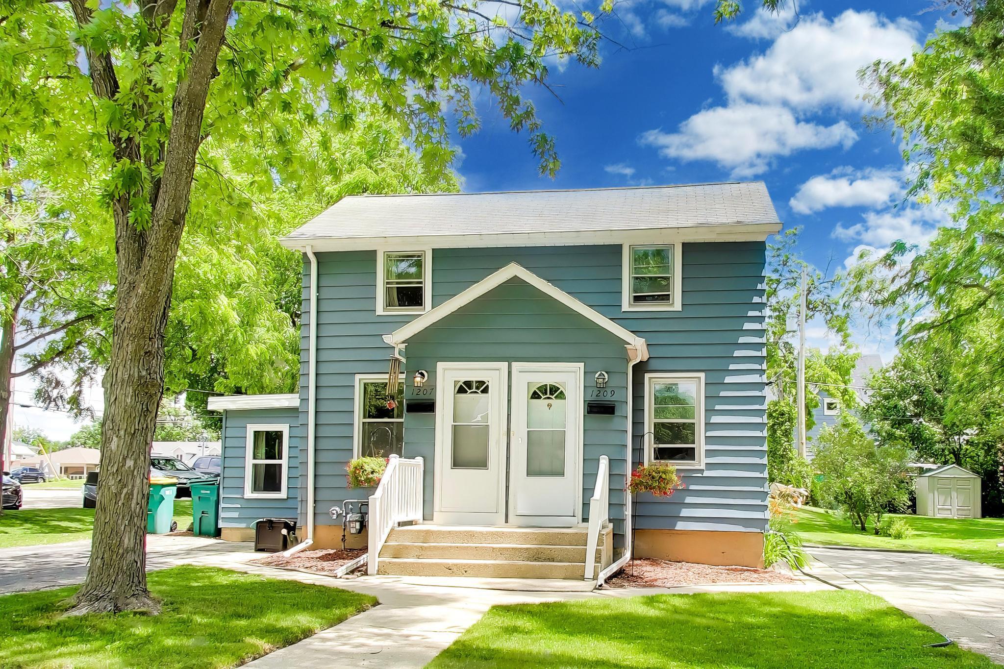 1207 Vine St, 1209