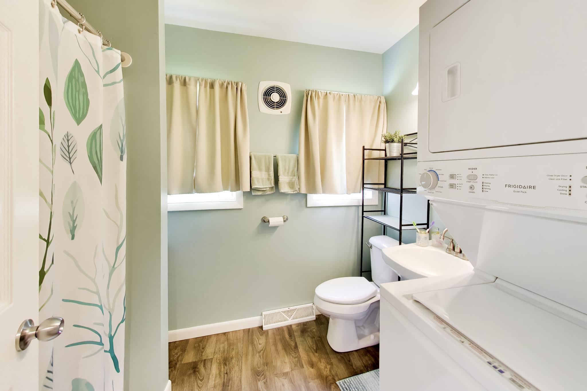 1207 Vine St, 1209