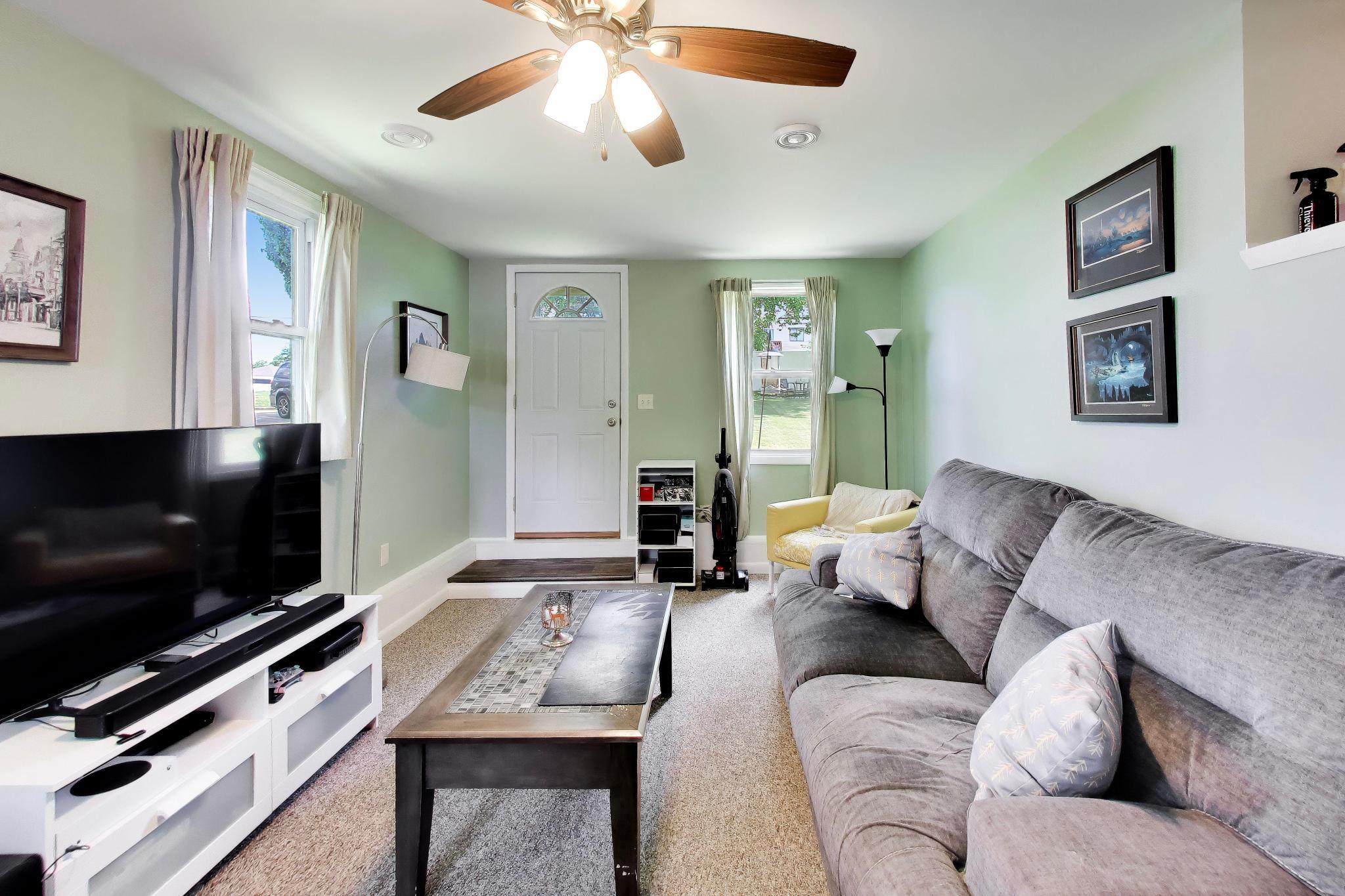 1207 Vine St, 1209