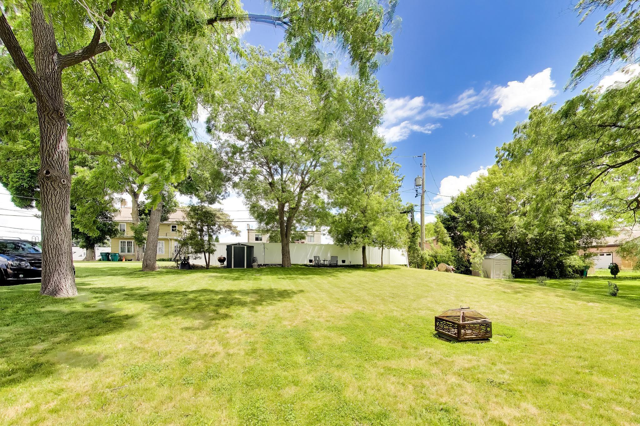 1207 Vine St, 1209