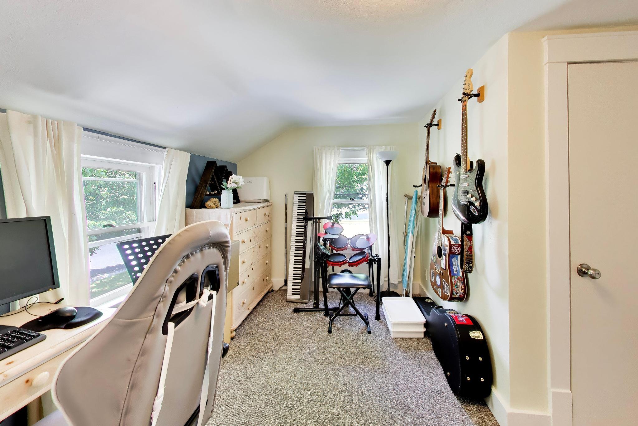 1207 Vine St, 1209