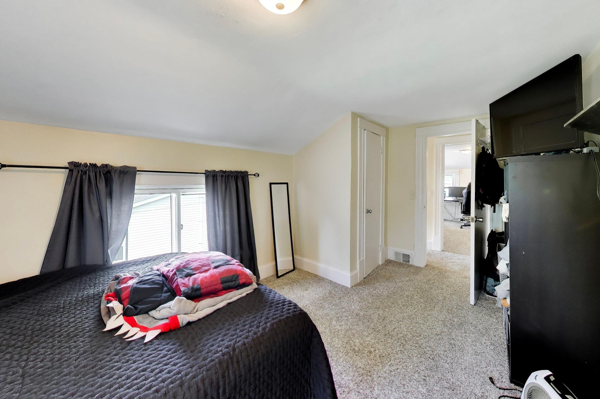 1207 Vine St, 1209