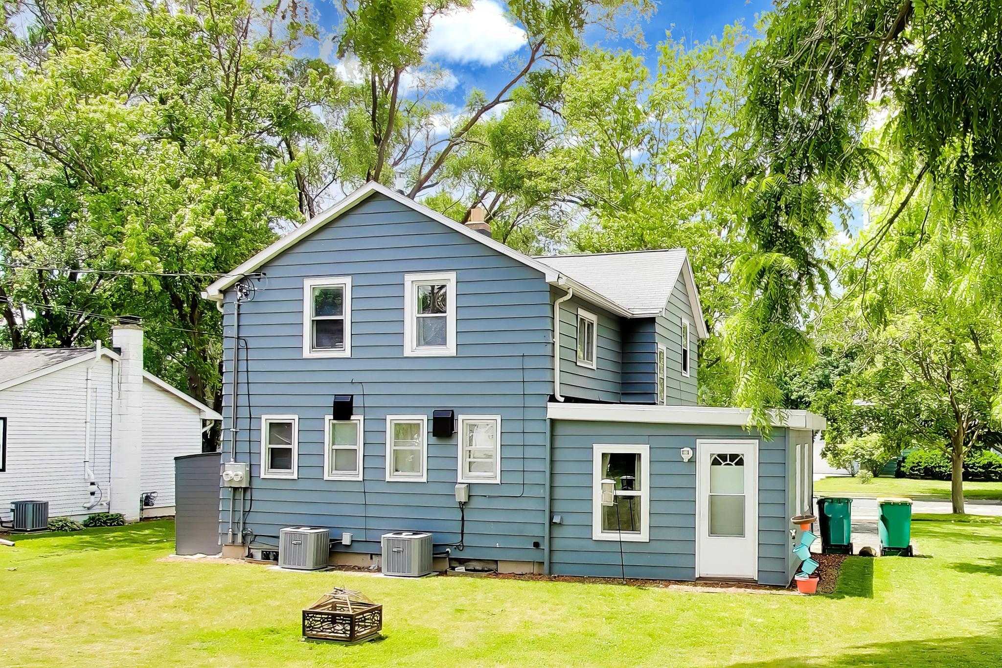 1207 Vine St, 1209