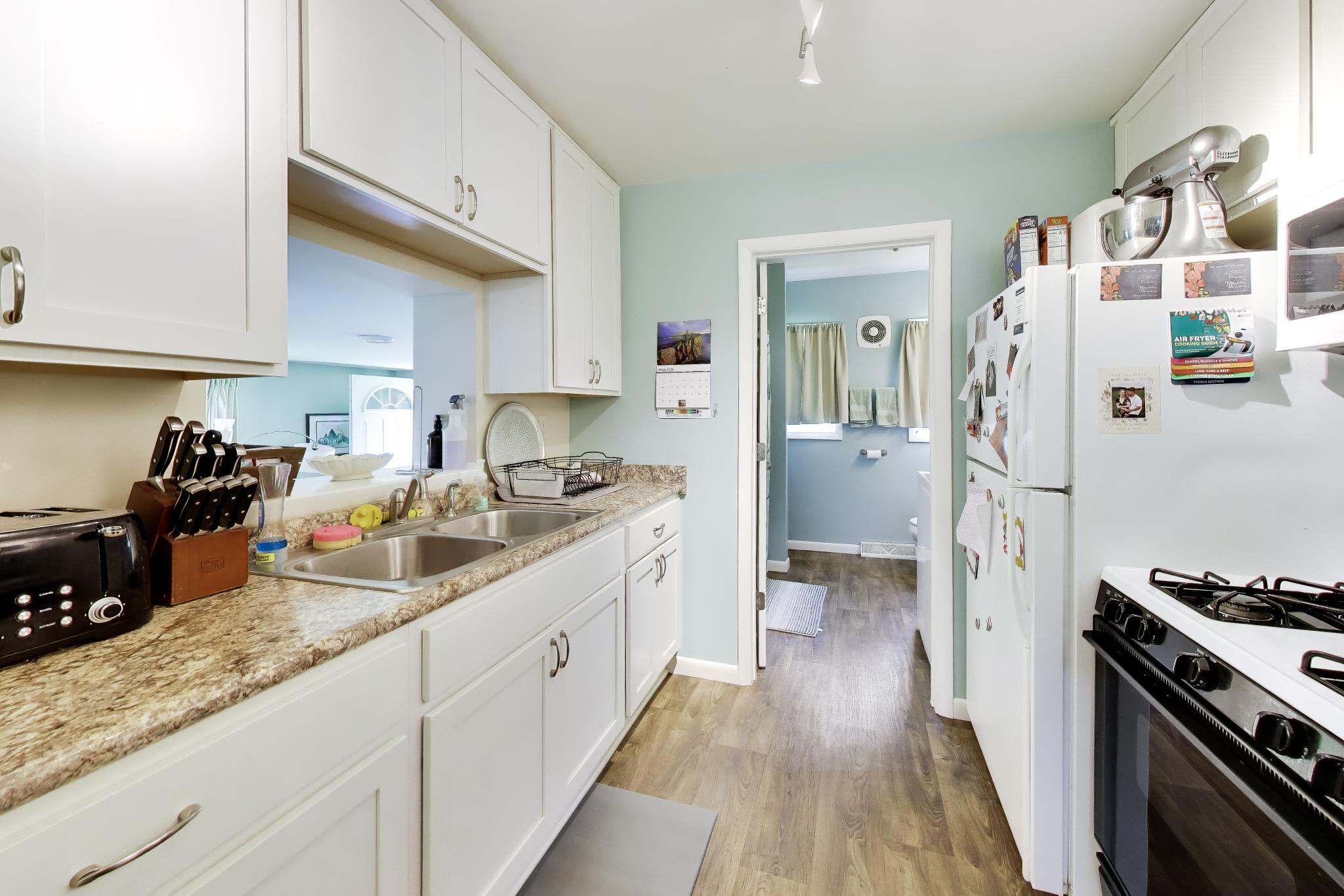 1207 Vine St, 1209