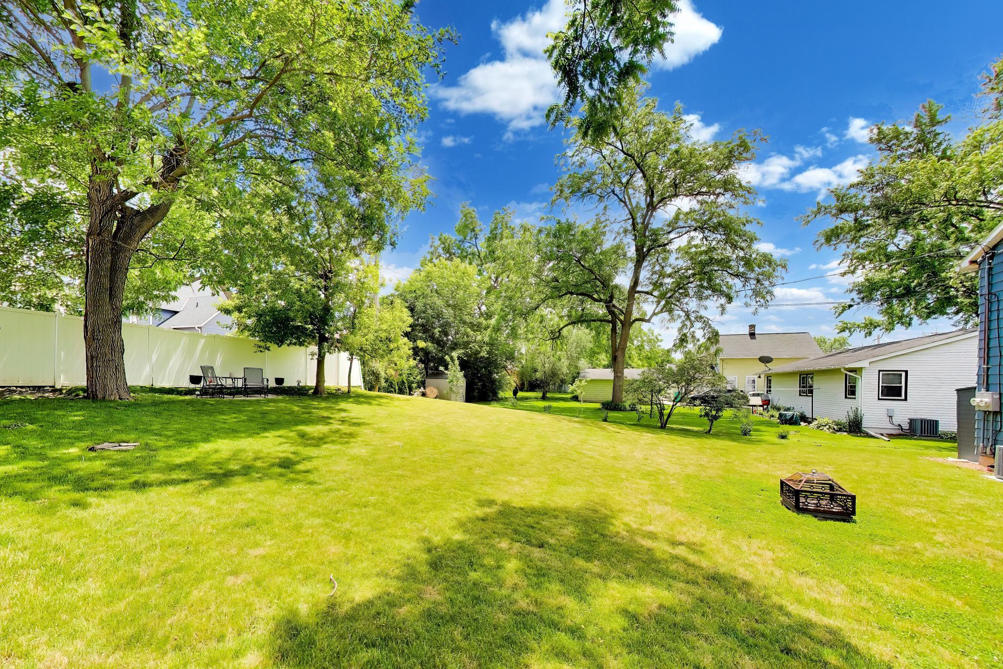 1207 Vine St, 1209