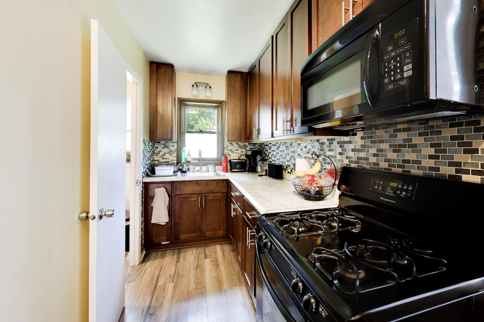 1207 Vine St, 1209