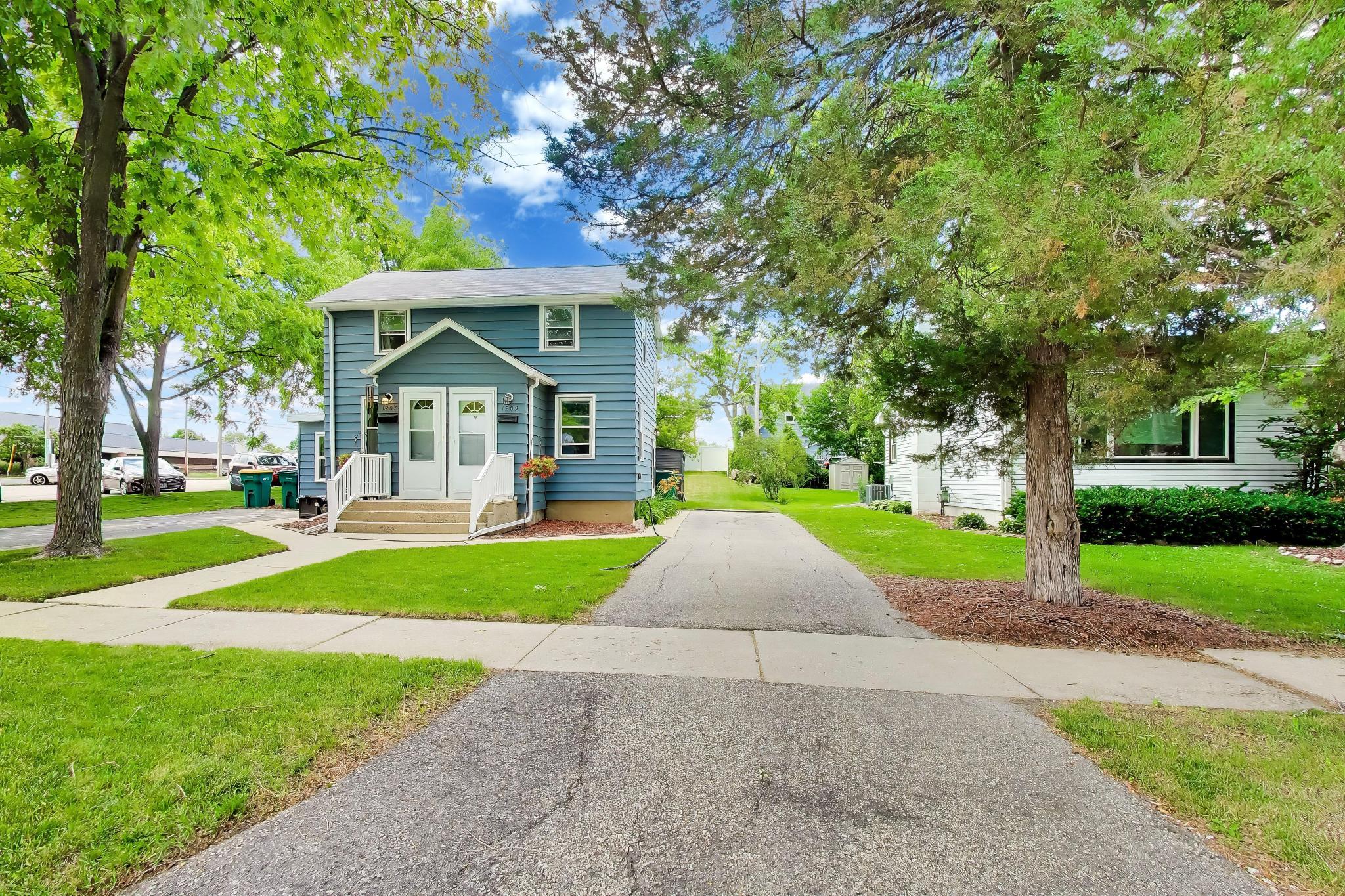 1207 Vine St, 1209