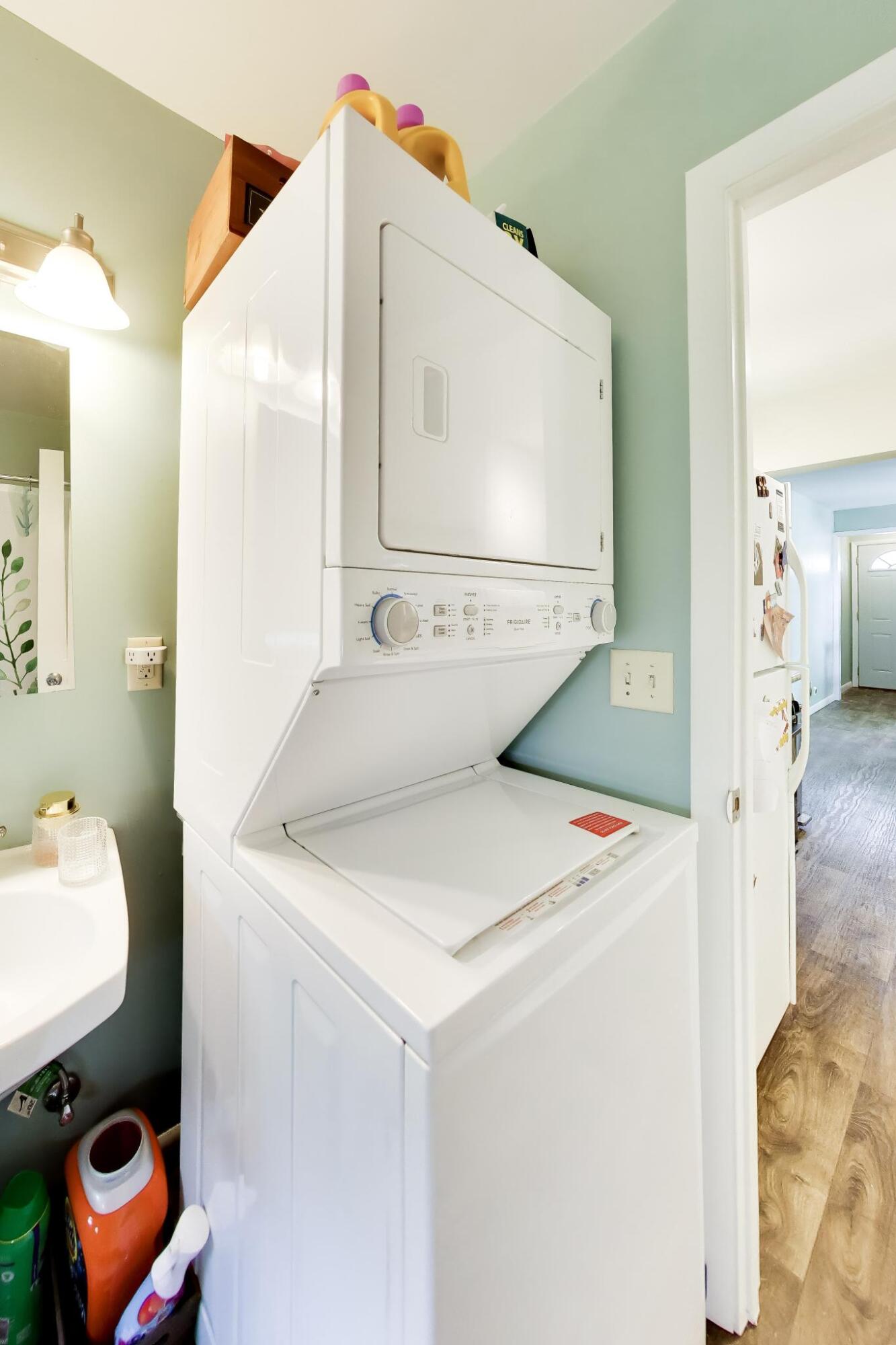 1207 Vine St, 1209