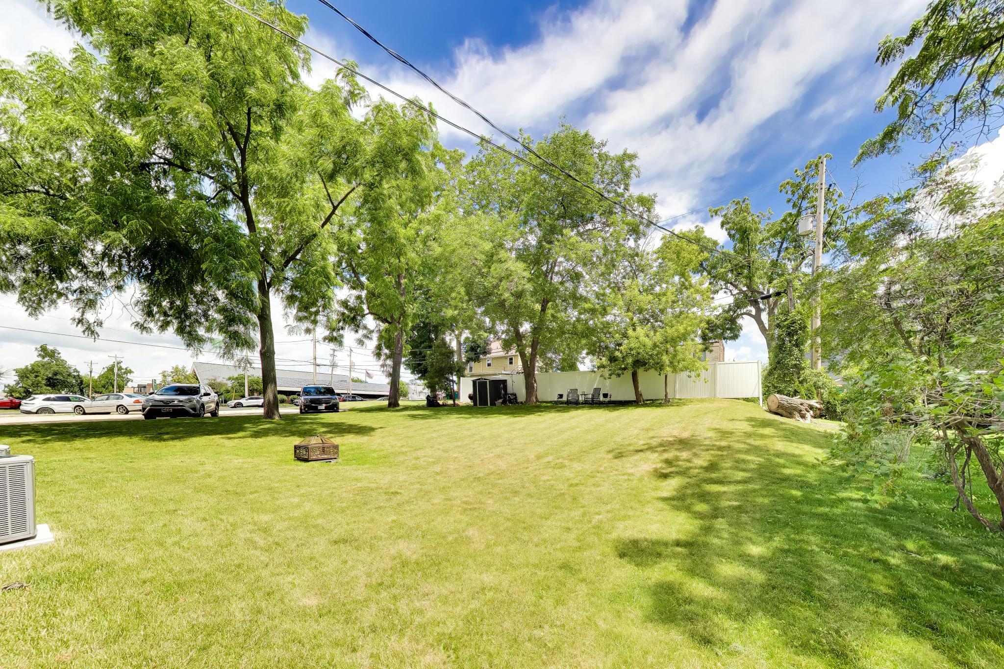 1207 Vine St, 1209