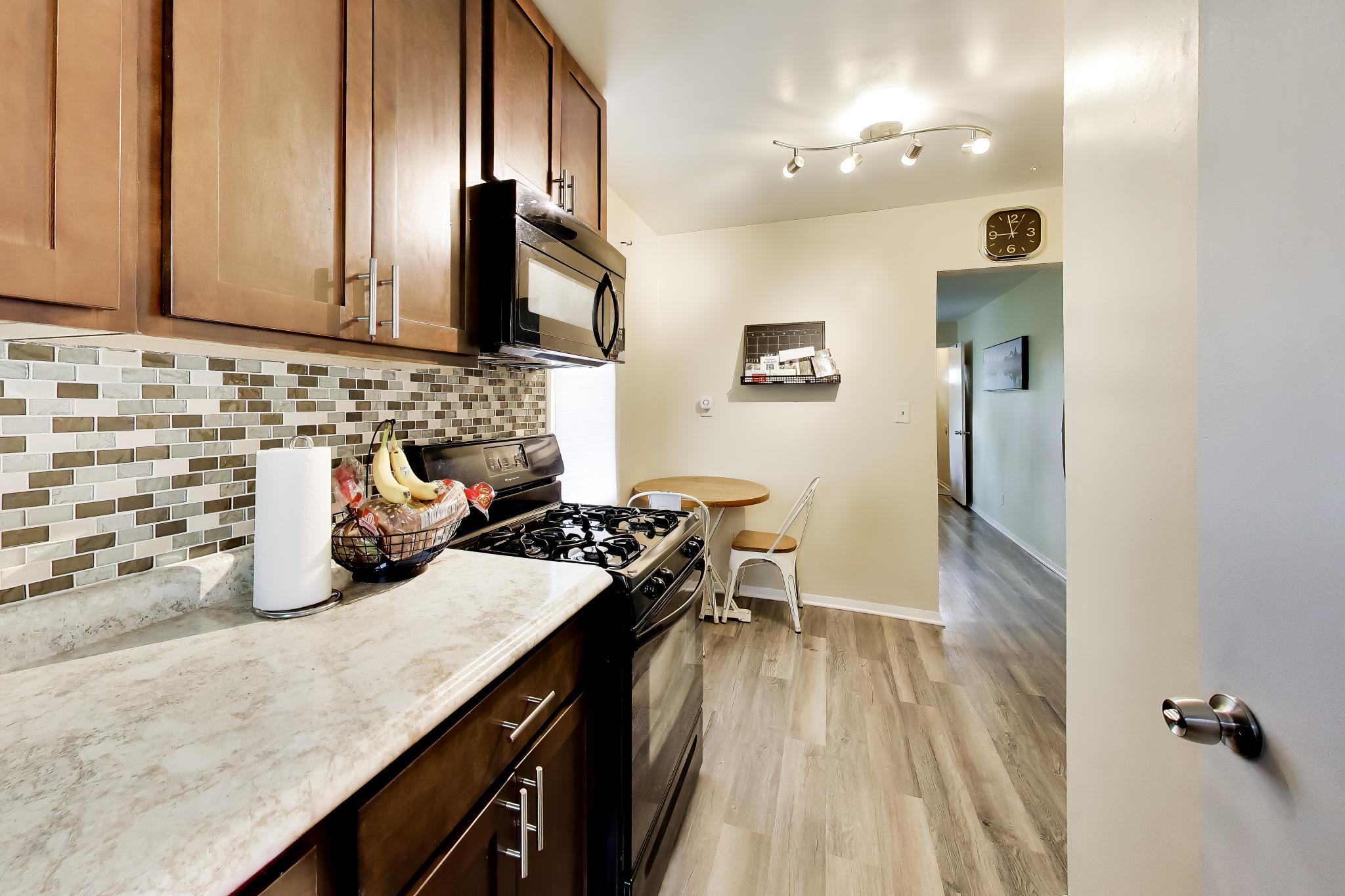 1207 Vine St, 1209