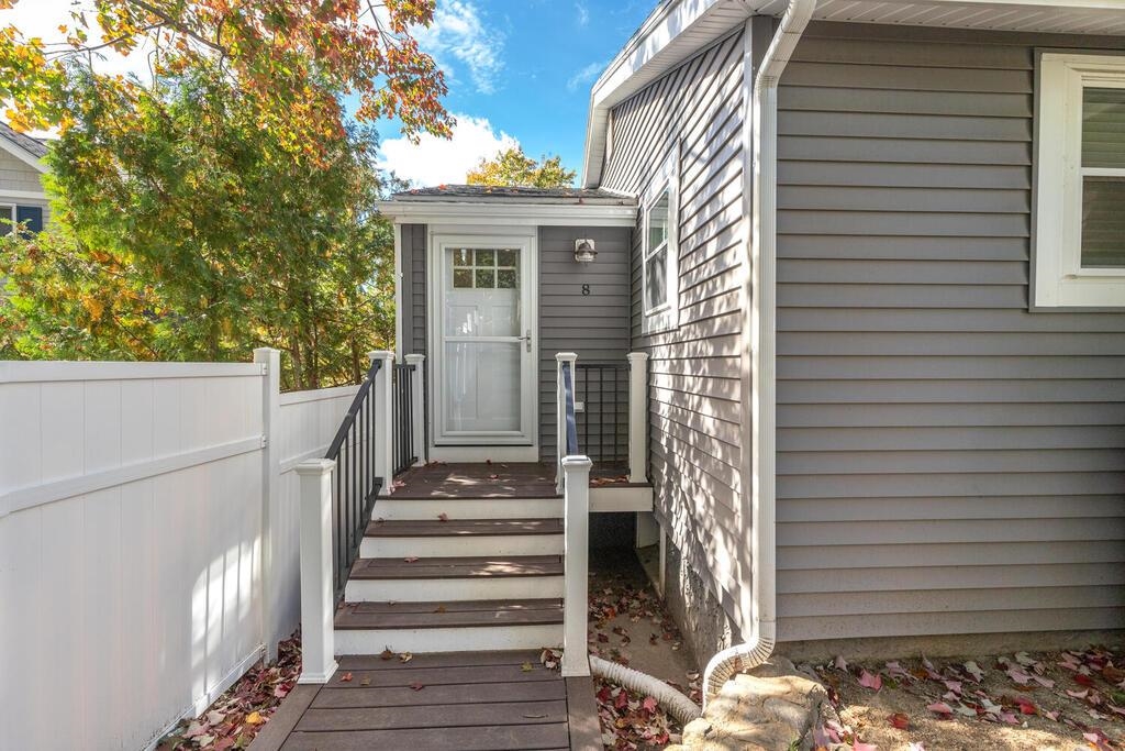 8 Sunset Road