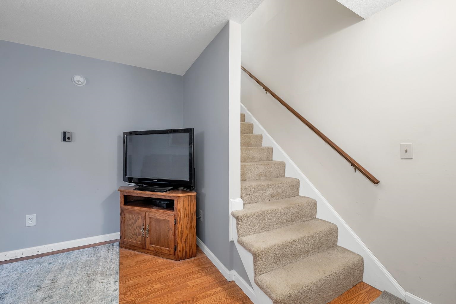 8 Midridge Circle