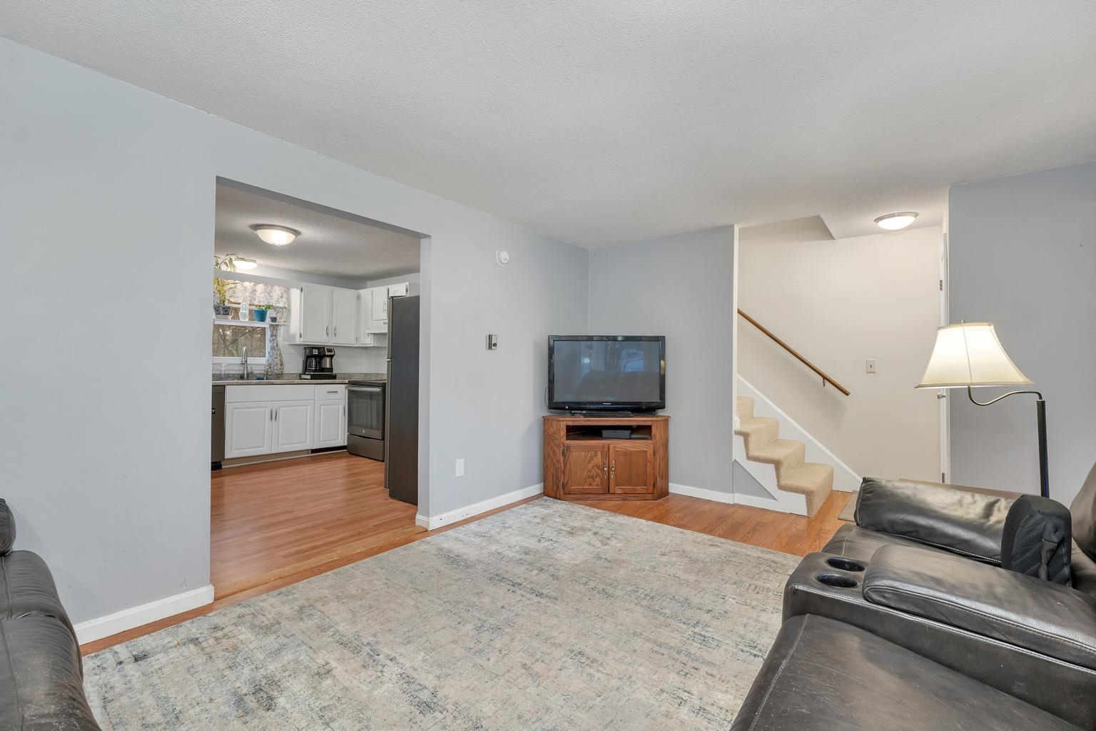 8 Midridge Circle