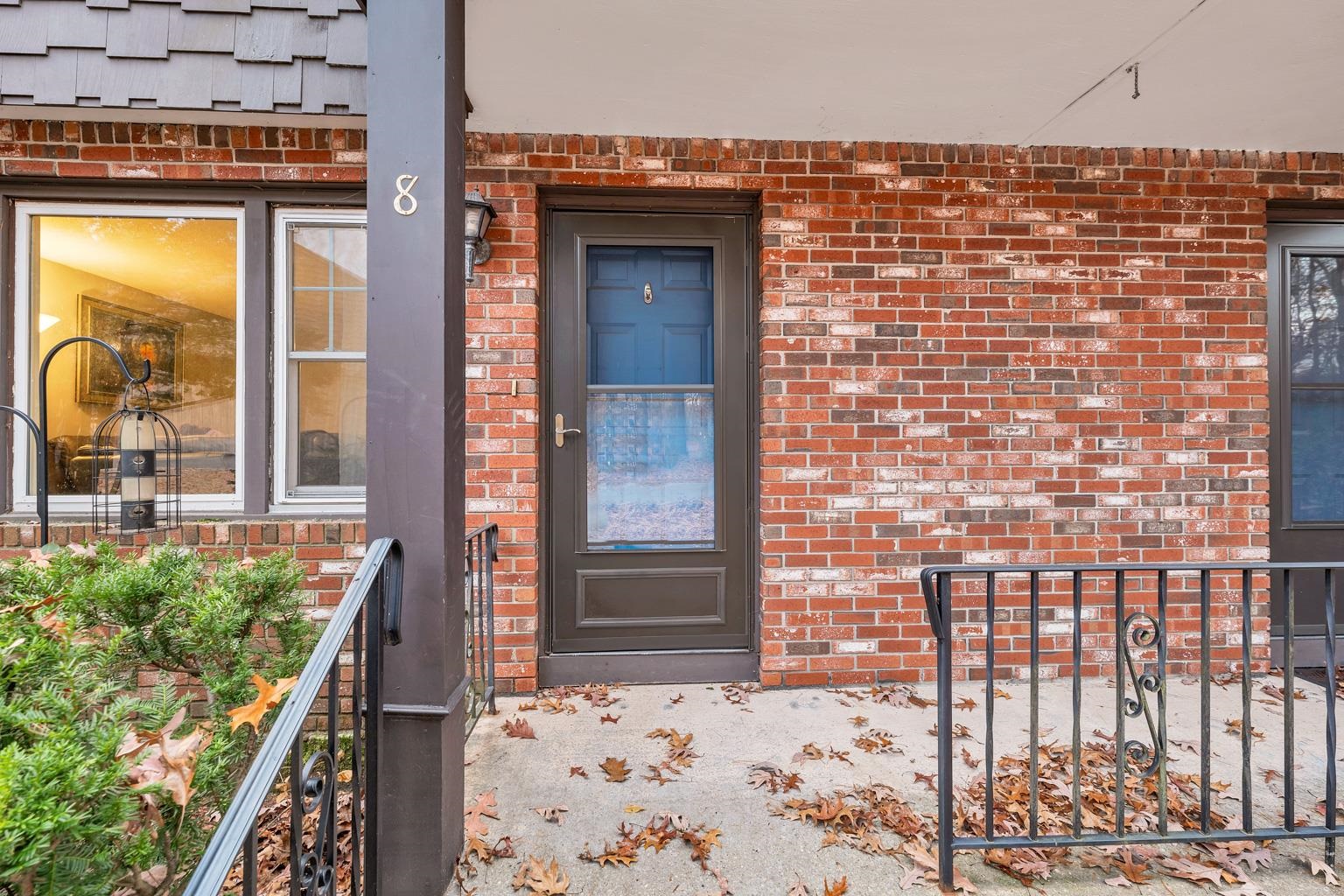 8 Midridge Circle