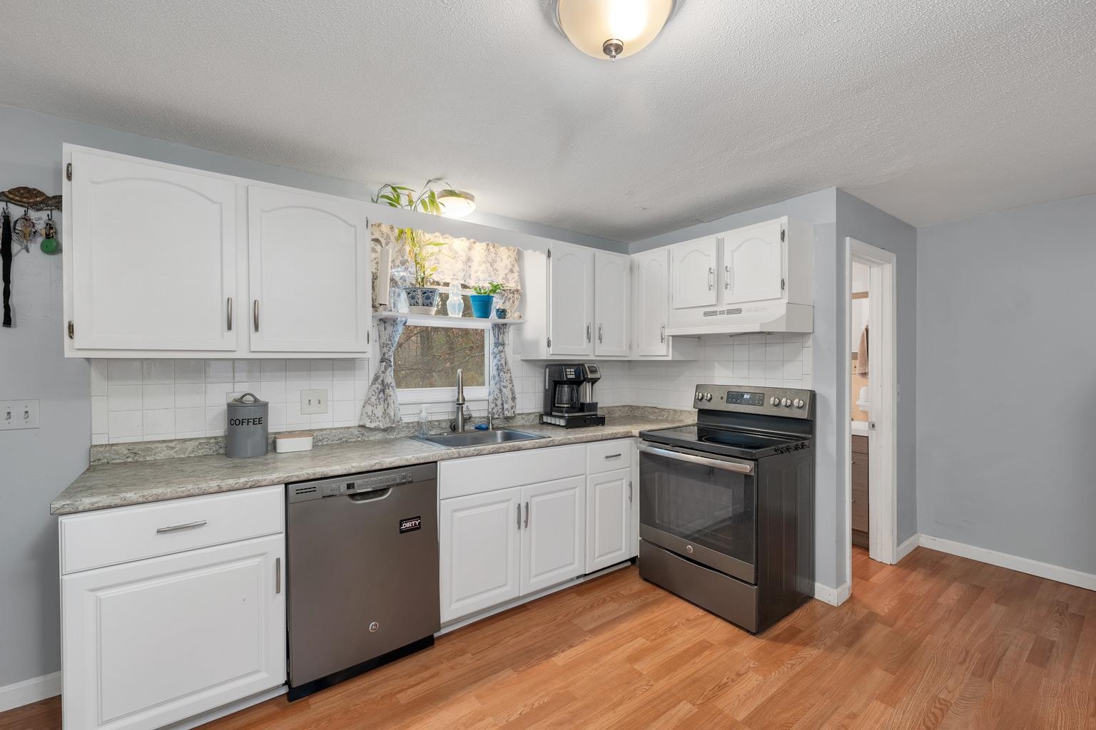 8 Midridge Circle