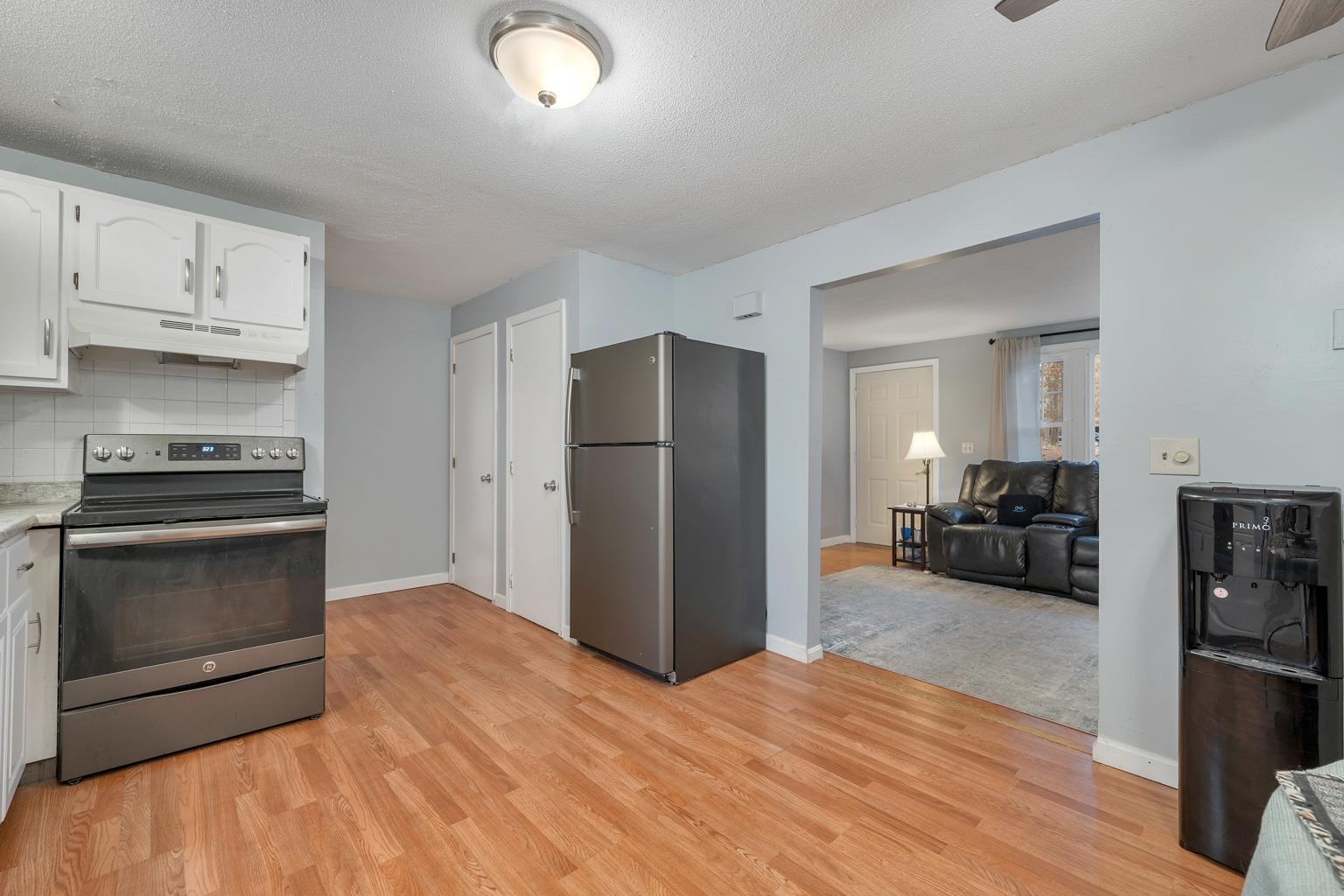 8 Midridge Circle