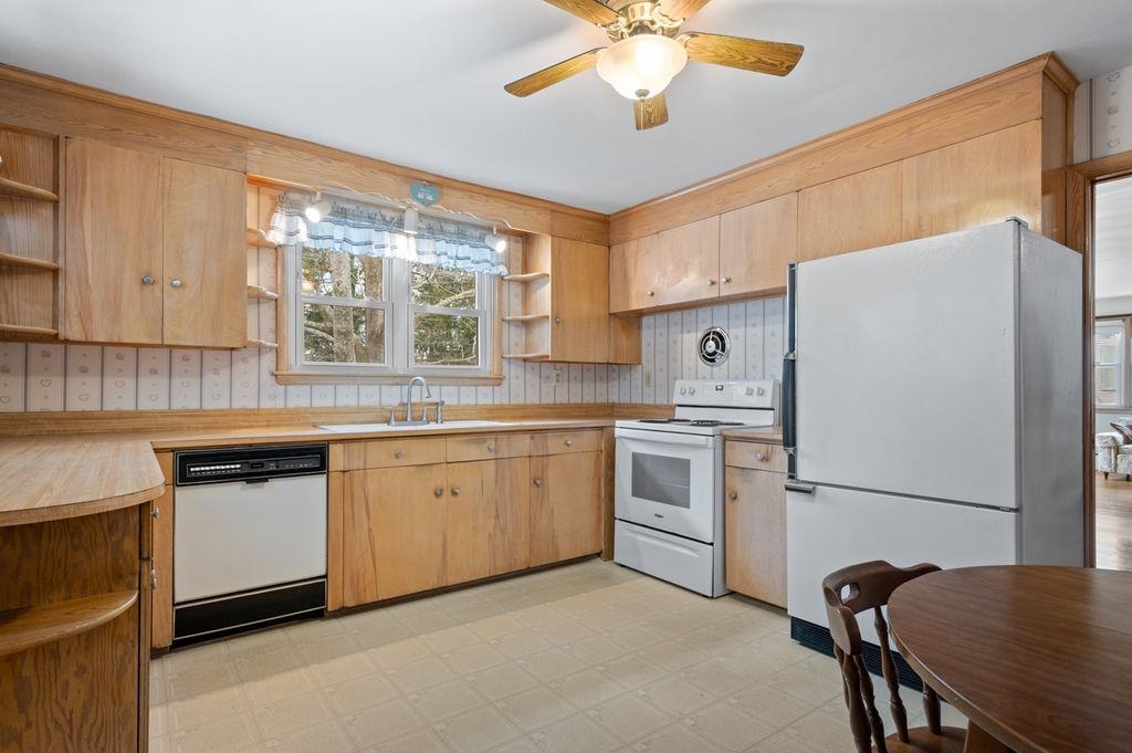 85 W Mitchell Street